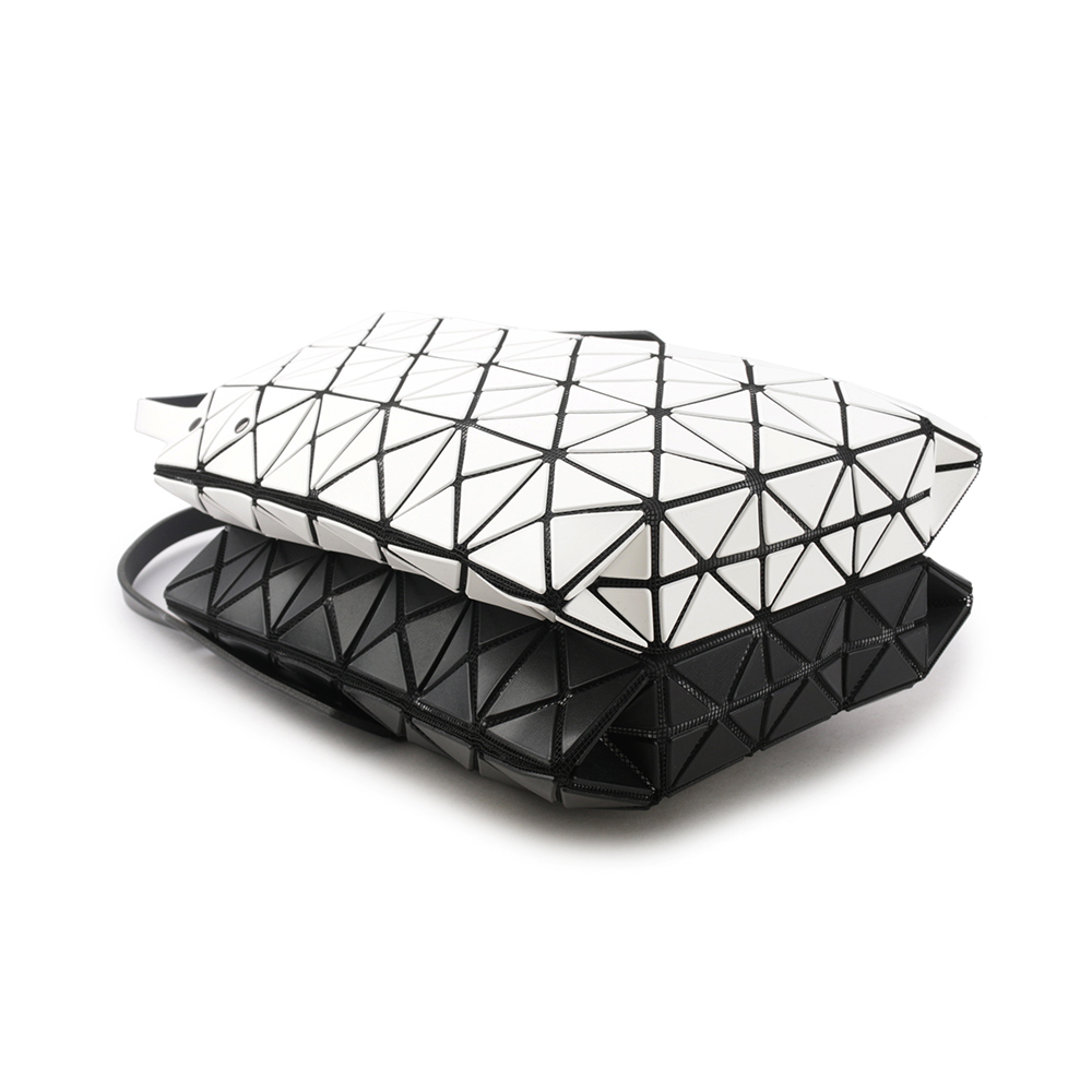 【ISSEY MIYAKE三宅一生】BAO BAO Duo 6X5 雙色霧面手提包(黑色/白色) AG812 17