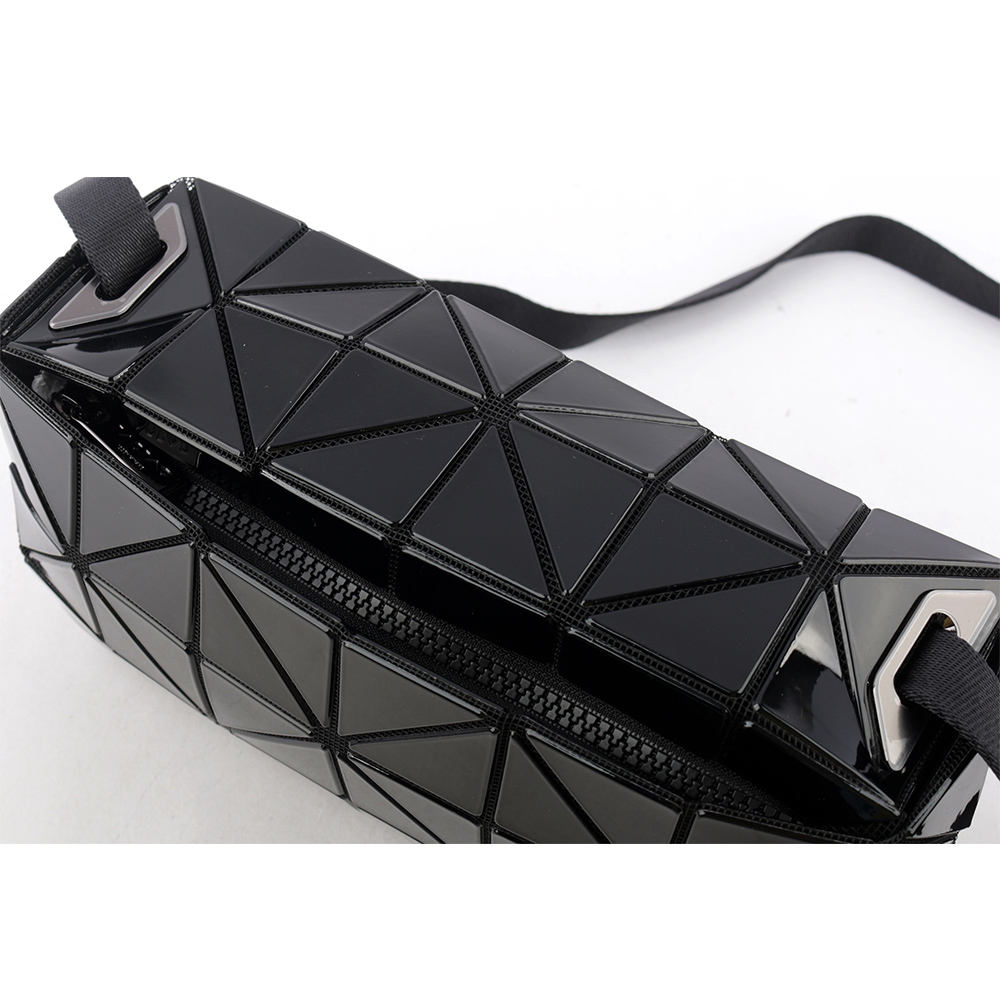 【ISSEY MIYAKE三宅一生】BAO BAO CARTON 4x6 方盒斜背包(黑色) AG422 15