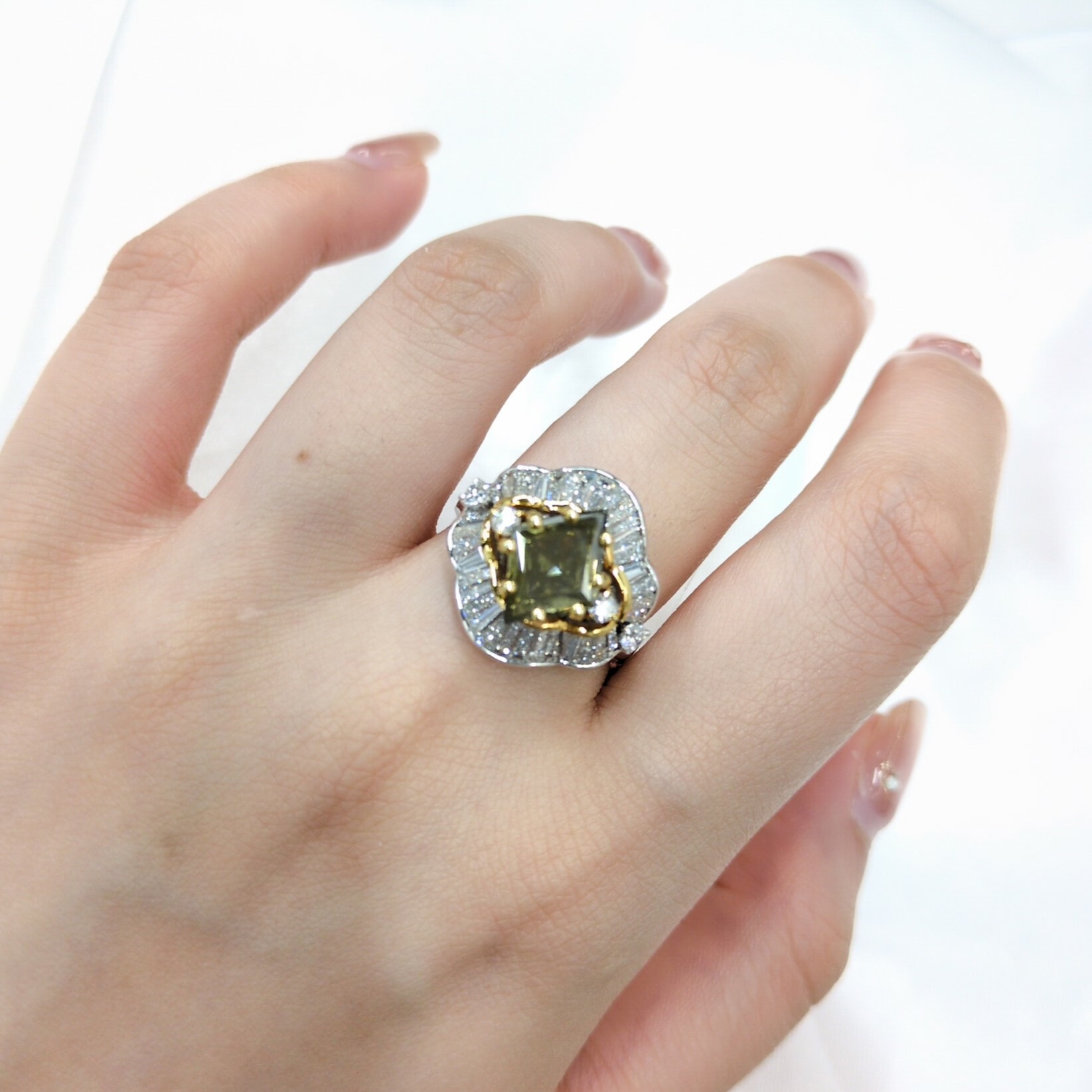 18K Gold 3.51ct Fancy Green Diamond Ring
