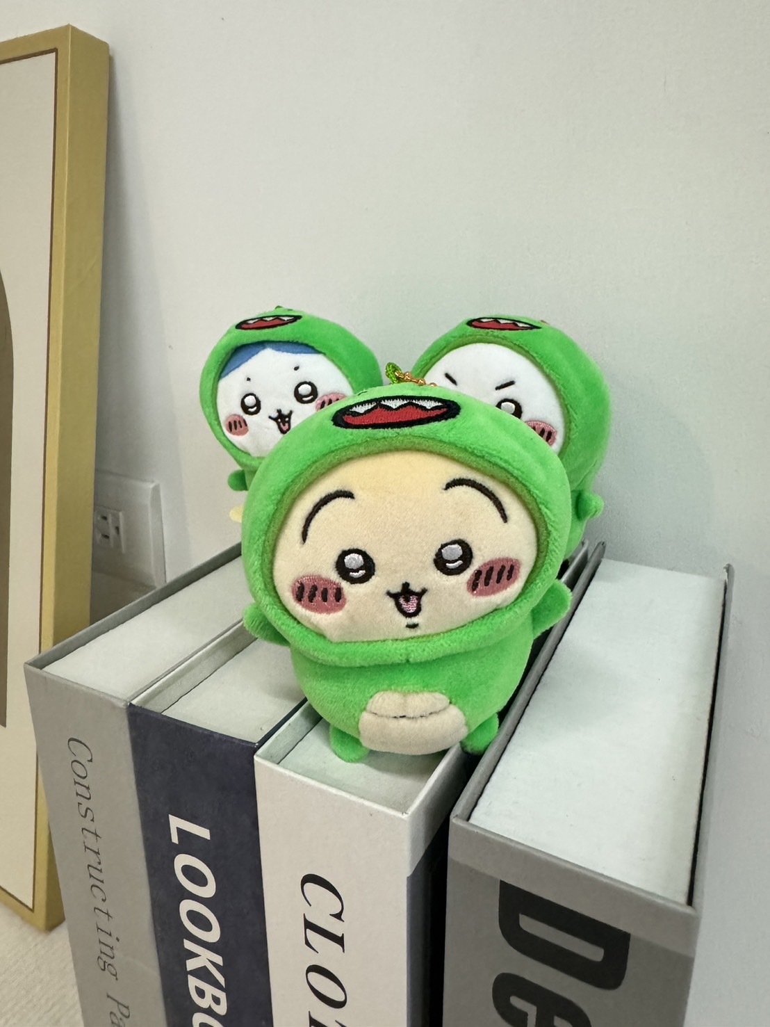 KTQ STORE ‧ 日本 Chiikawa 吉伊卡哇 自嘲熊恐龍裝 吊飾 鑰匙圈