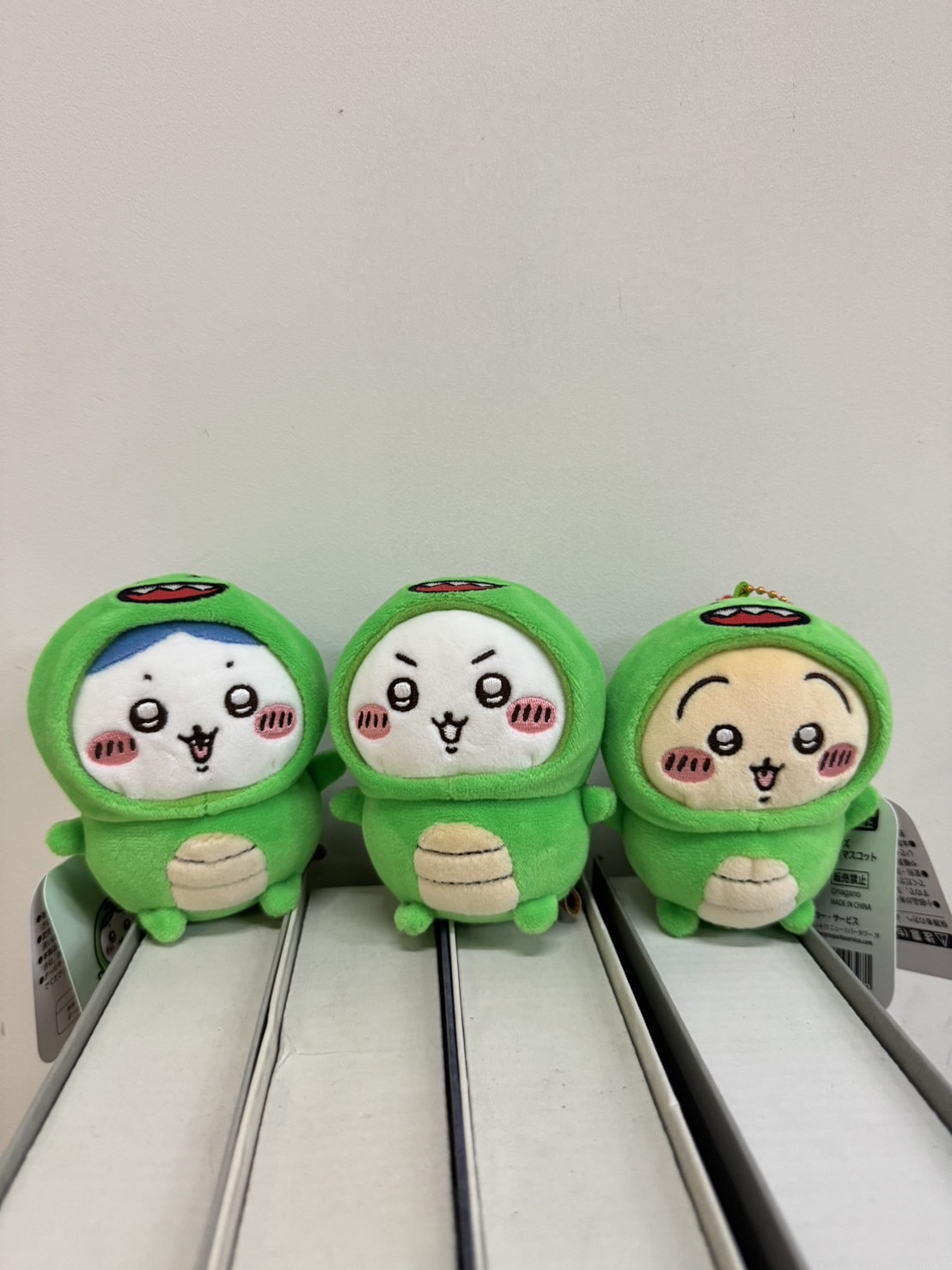 KTQ STORE ‧ 日本 Chiikawa 吉伊卡哇 自嘲熊恐龍裝 吊飾 鑰匙圈