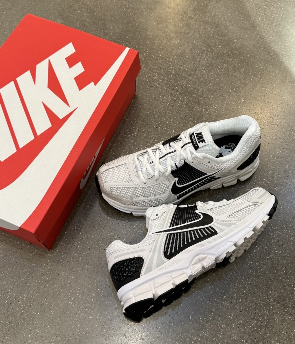 預購 Nike Zoom Vomero 5 White Black 白黑熊貓