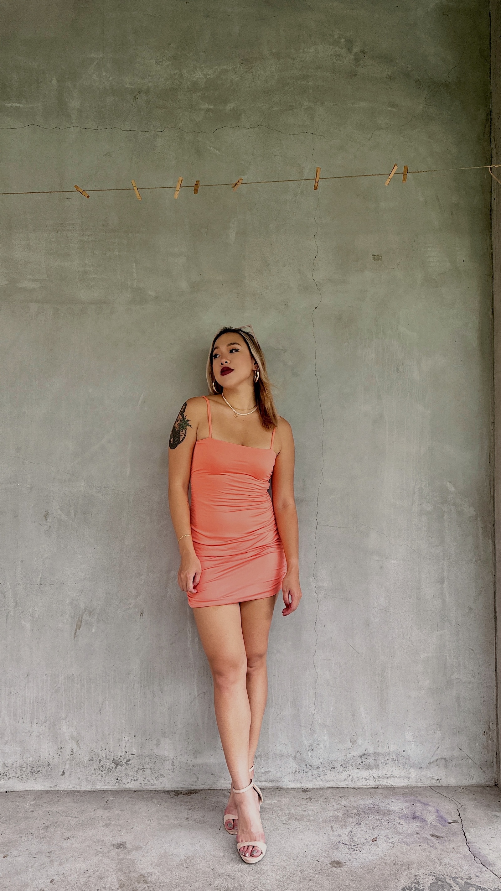 橘粉細肩彈力洋裝