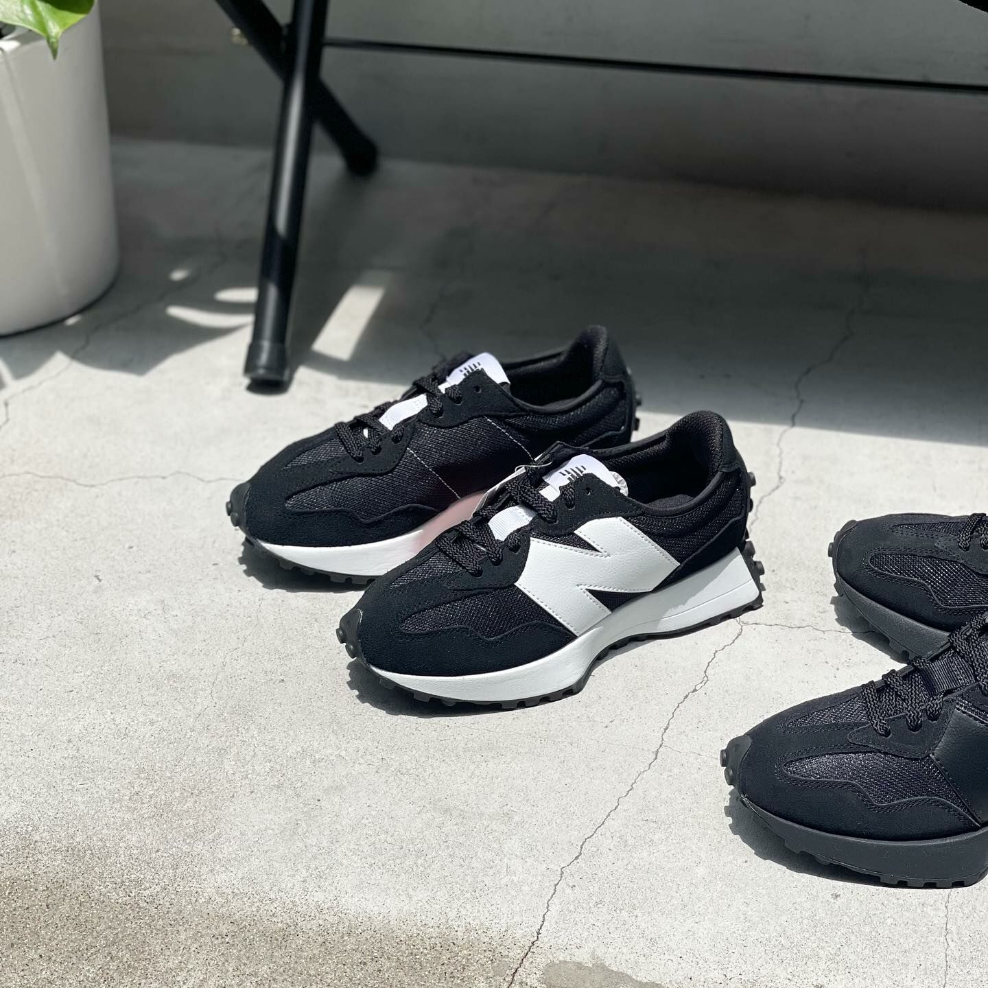 New Balance 327 黑灰色 黑色 白N字 復古 大尺寸 大腳 MS327CBW