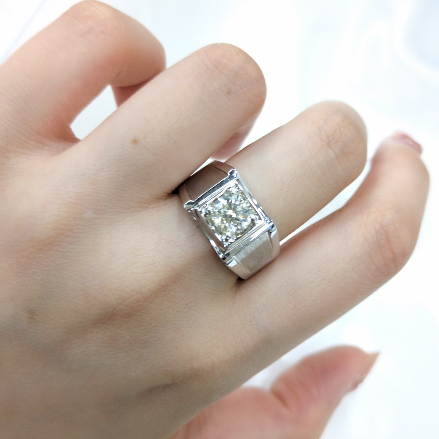 全新18K白金【單粒1卡鑽石】配小鑽共1卡1份鑽石戒指