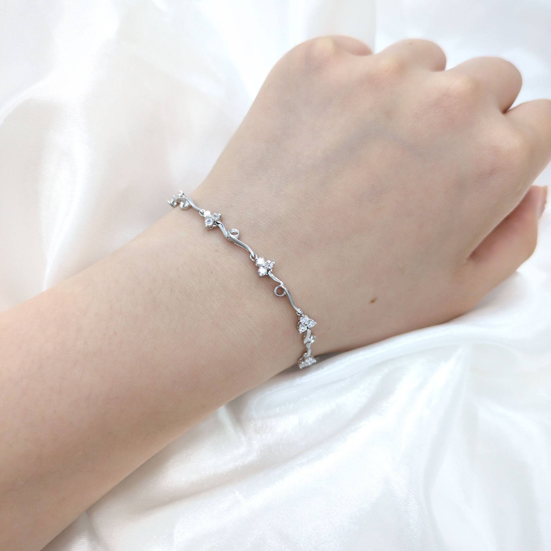 全新18K白金73份鑽石手鍊