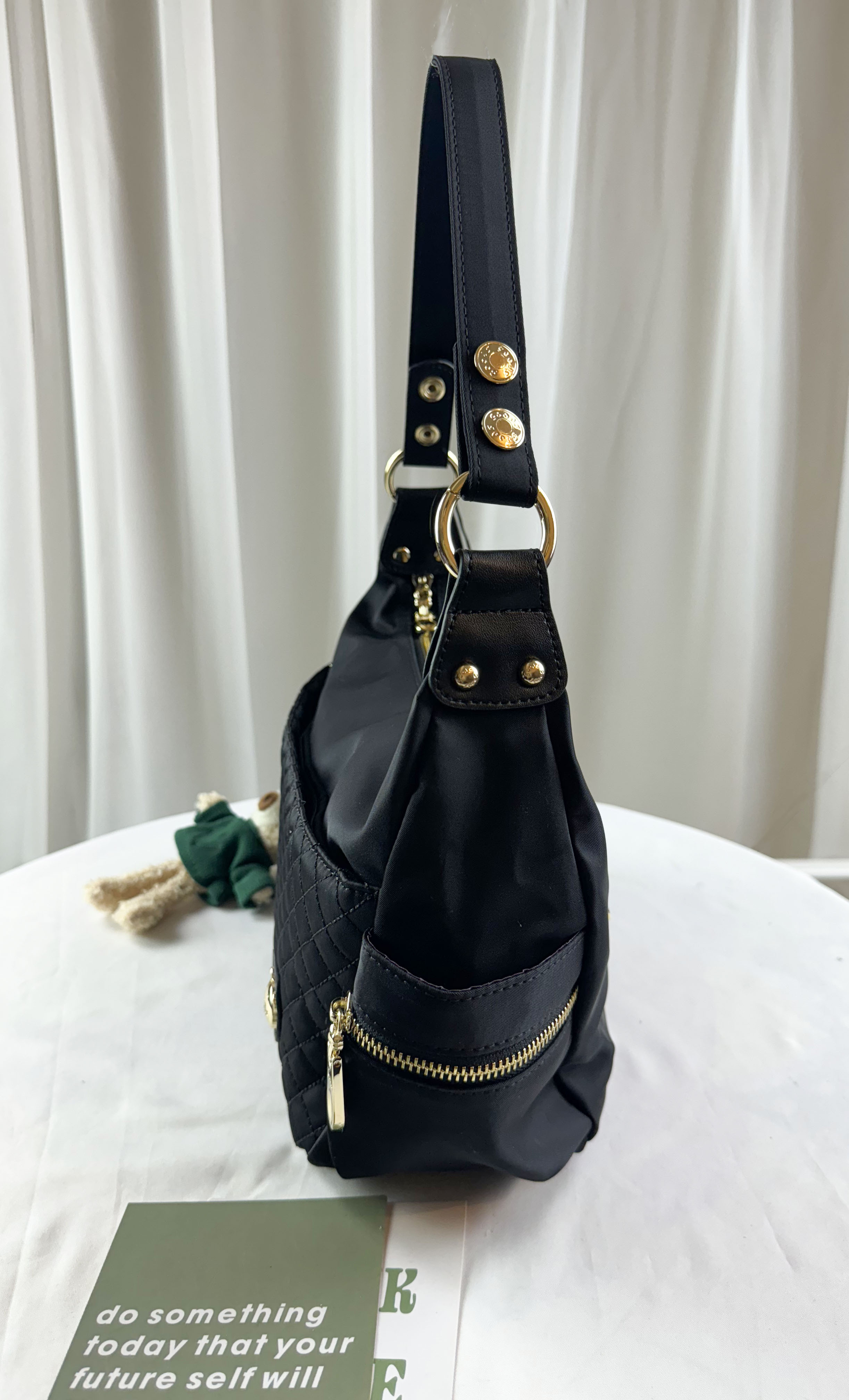 GOODS 黑色菱格紋防潑水肩背包 / 側背包 附小熊吊飾 #2754