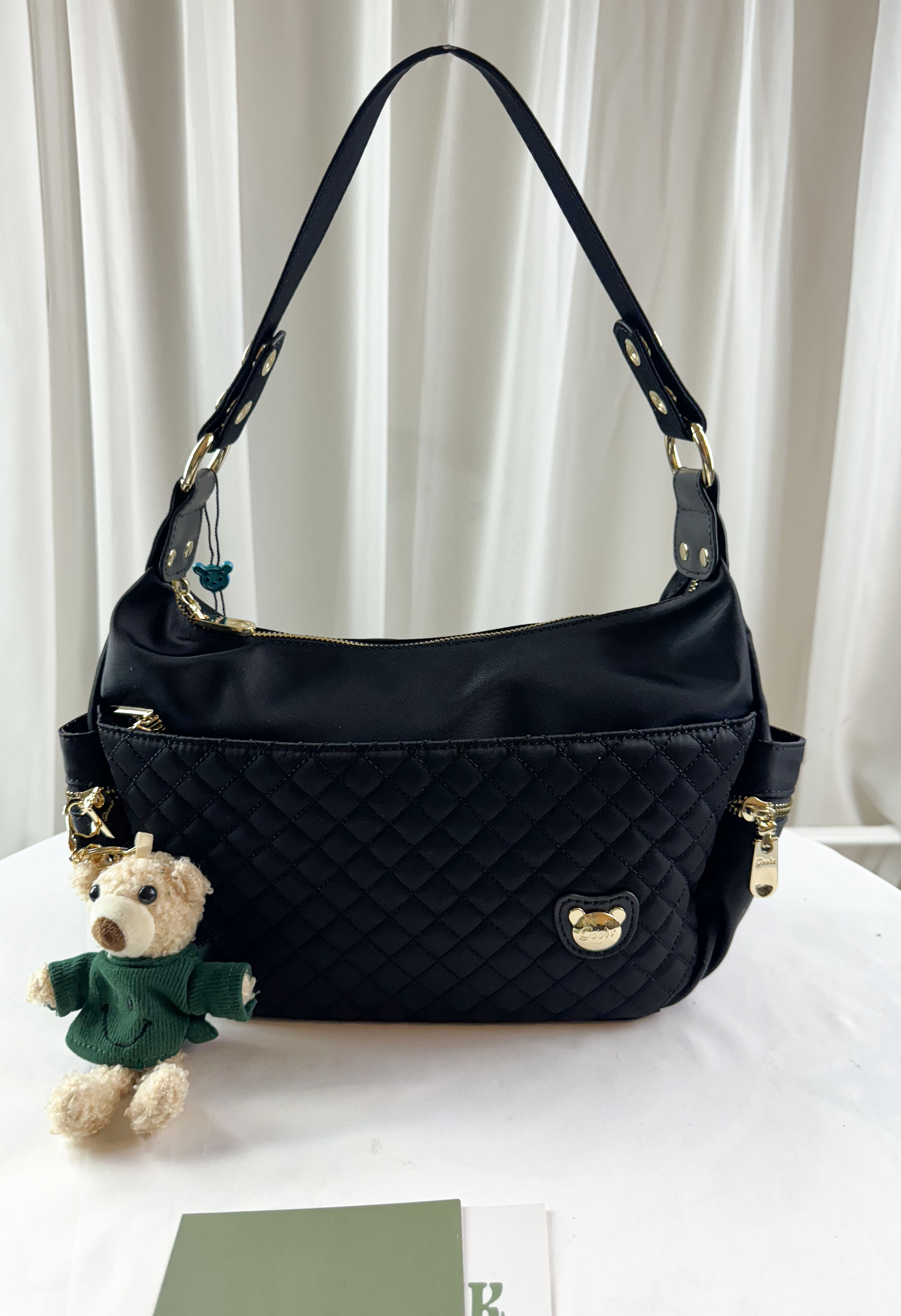 GOODS 黑色菱格紋防潑水肩背包 / 側背包 附小熊吊飾 #2754