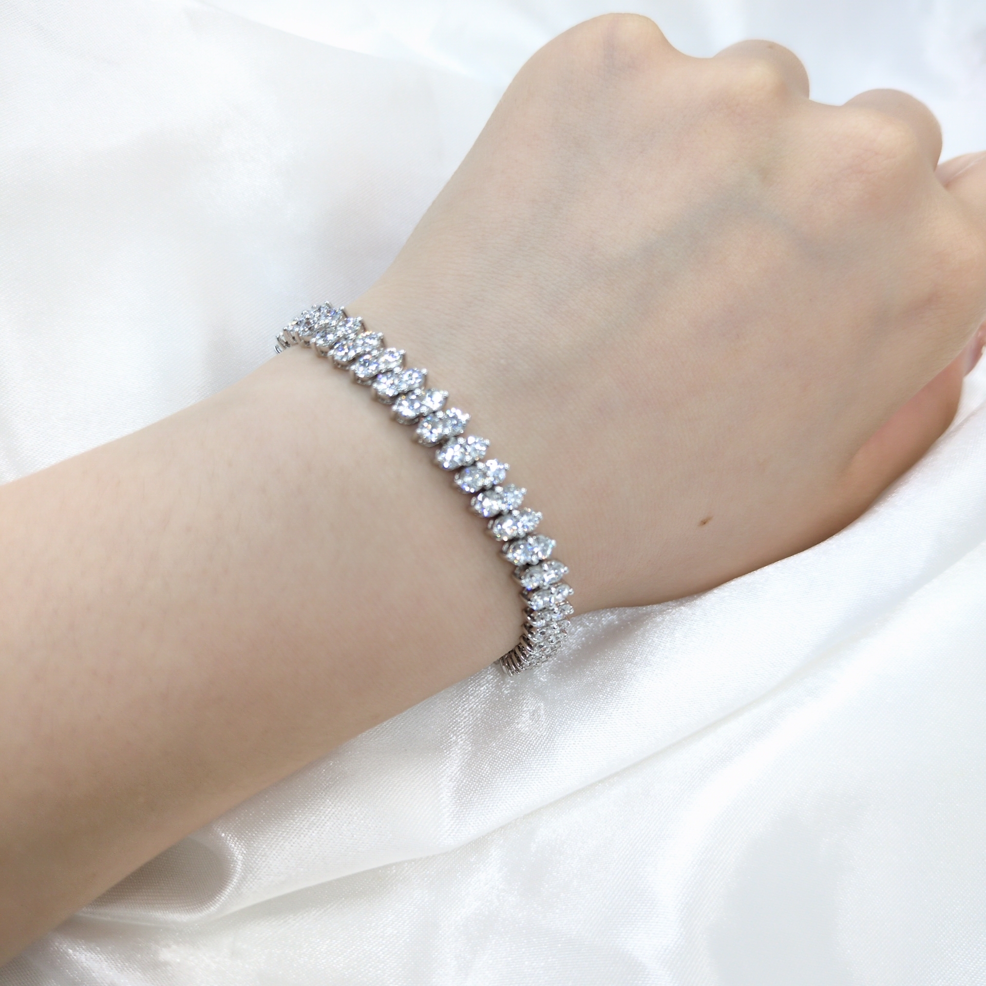 全新18K白金8卡18份鑽石手鍊