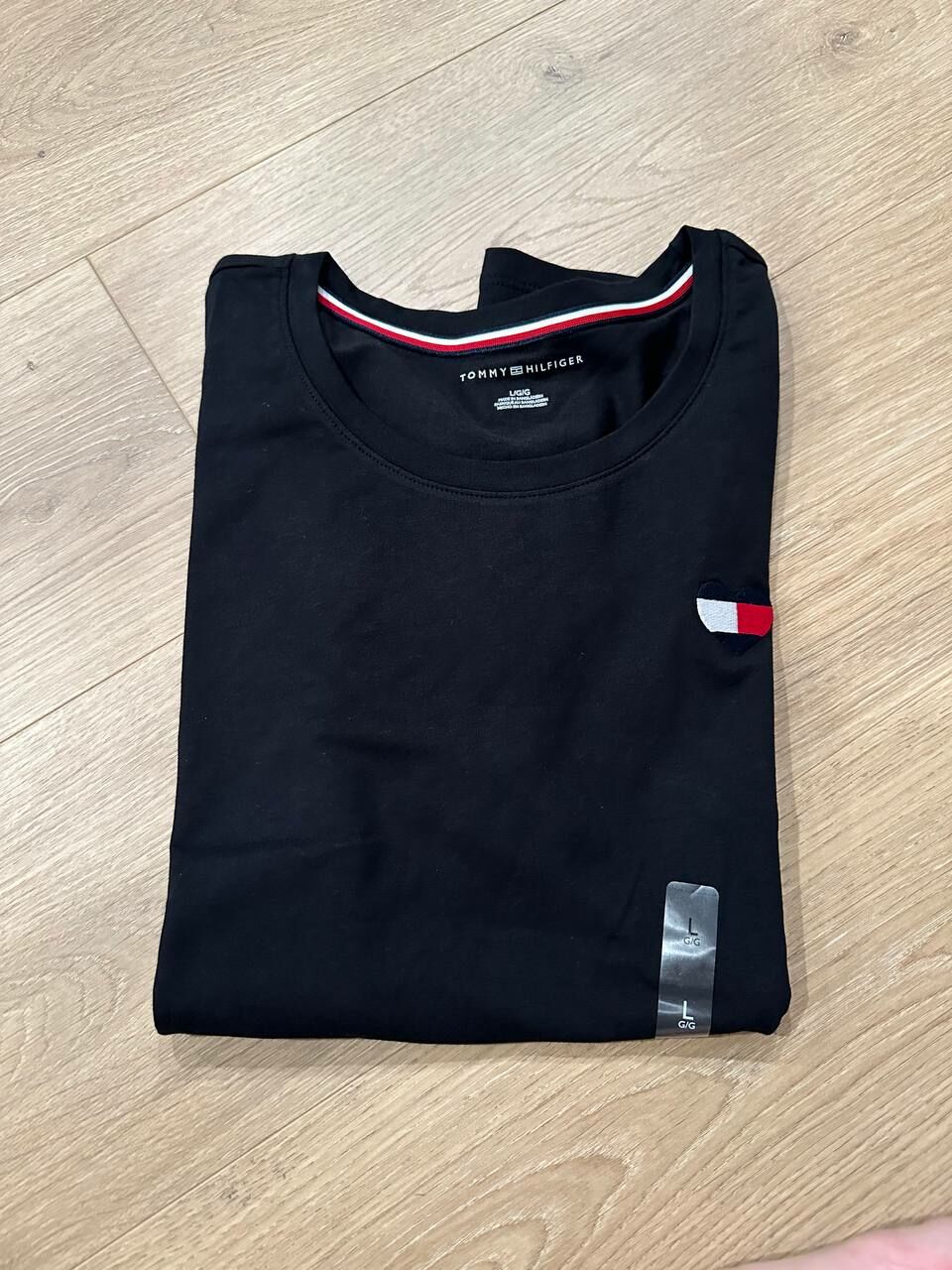 [S] TOMMY HILFIGER GRAPHIC TEE,BLACK, J1AH0490-BLK [FINAL SALE] (STH681)
