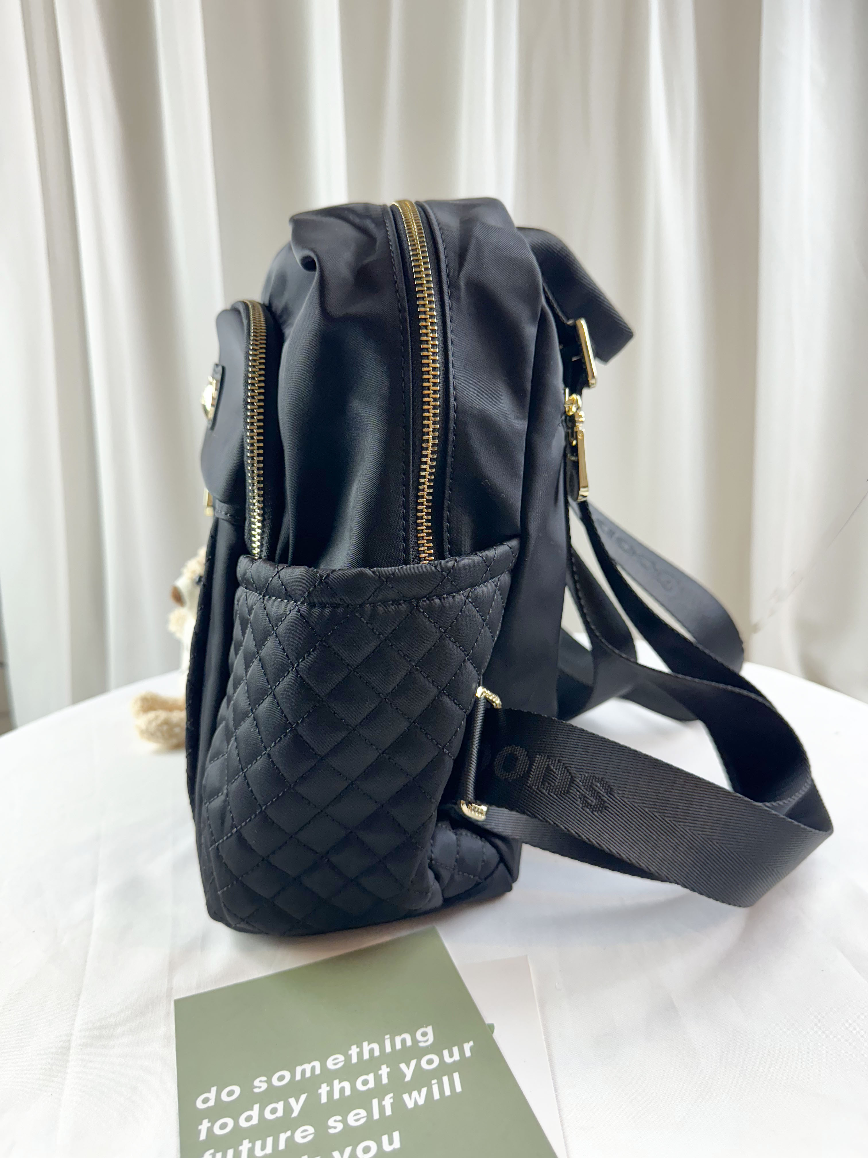 GOODS 黑色菱格紋防潑水後背包 附小熊吊飾   #2857