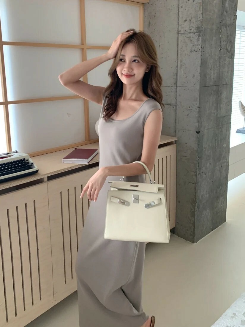 溫柔女子後開衩無袖方領彈力合身長洋裝 / 2色 (Elegant & Love)