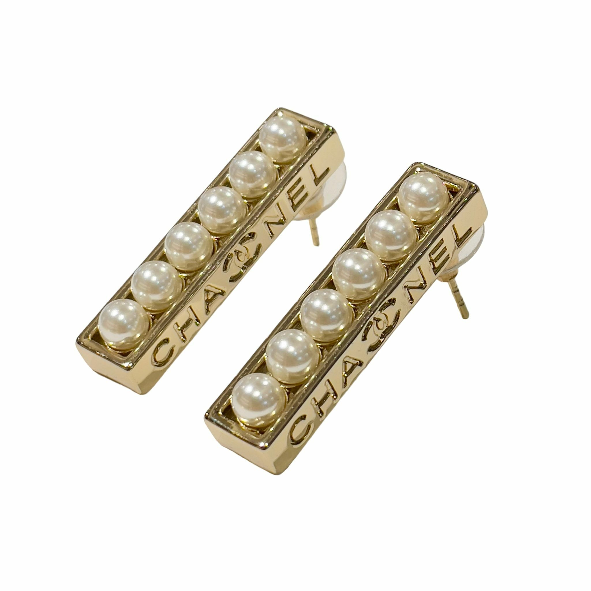 全新CHANEL耳環,1.0x3.2cm長型,珍珠,淡金,CHANEL字母,#BRAND NEW #香榭站正品
