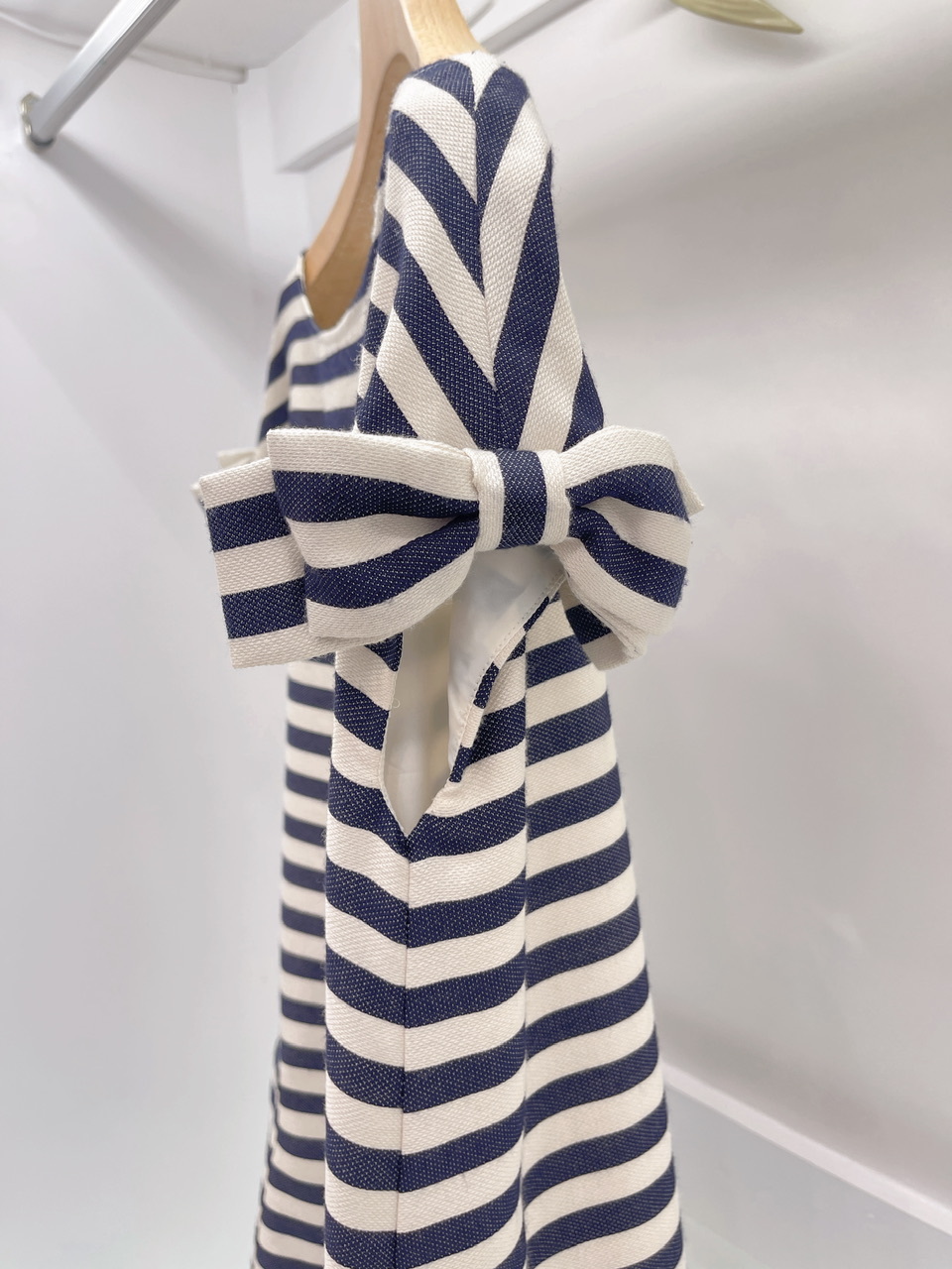 橫條袖蝴蝶結洋裝