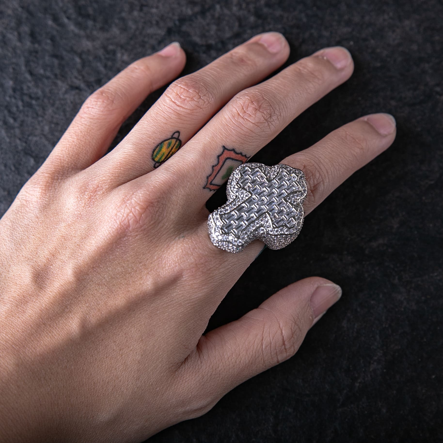 925銀莫桑石T方混鑲復古十字架戒指