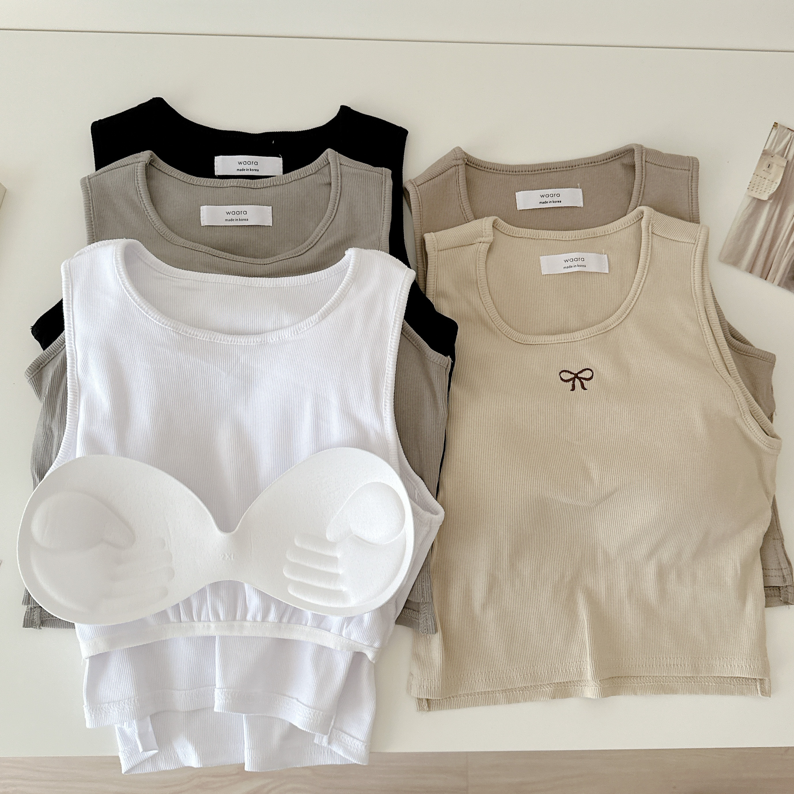 熱銷回歸❤️‍🔥簡約削肩蝴蝶結小刺繡Bra top💕共5色