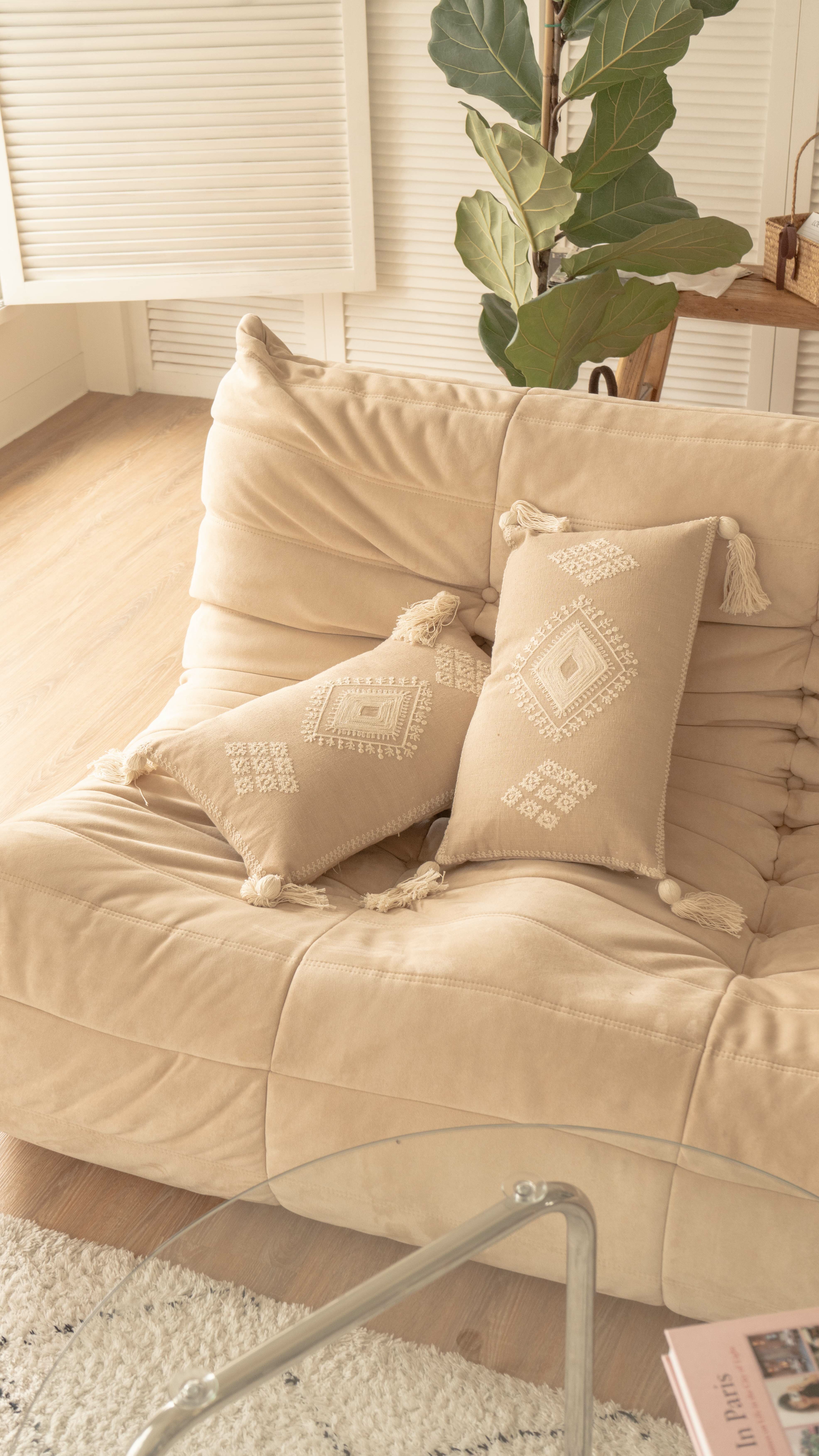 粉色底菱形流蘇抱枕