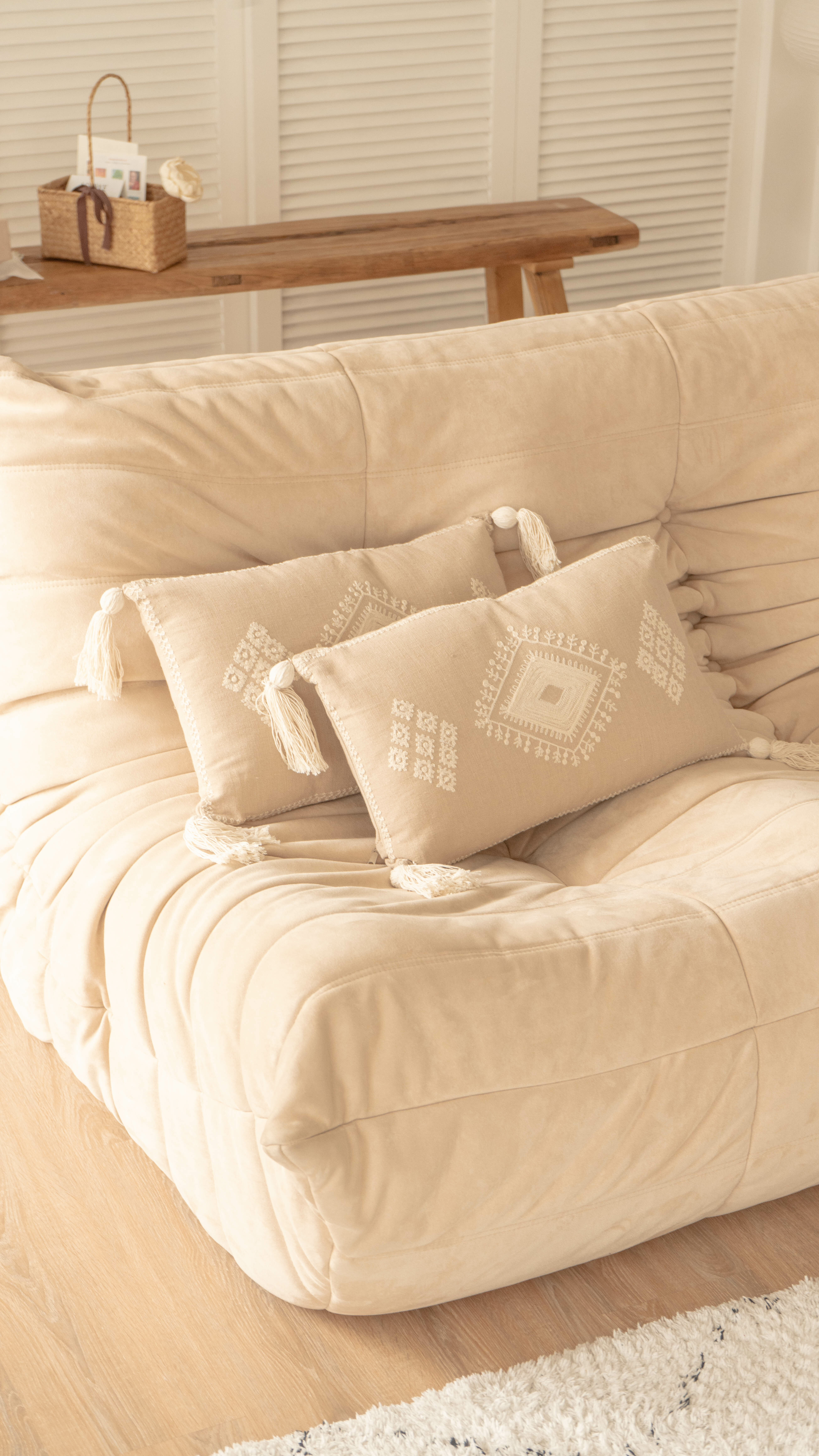 粉色底菱形流蘇抱枕