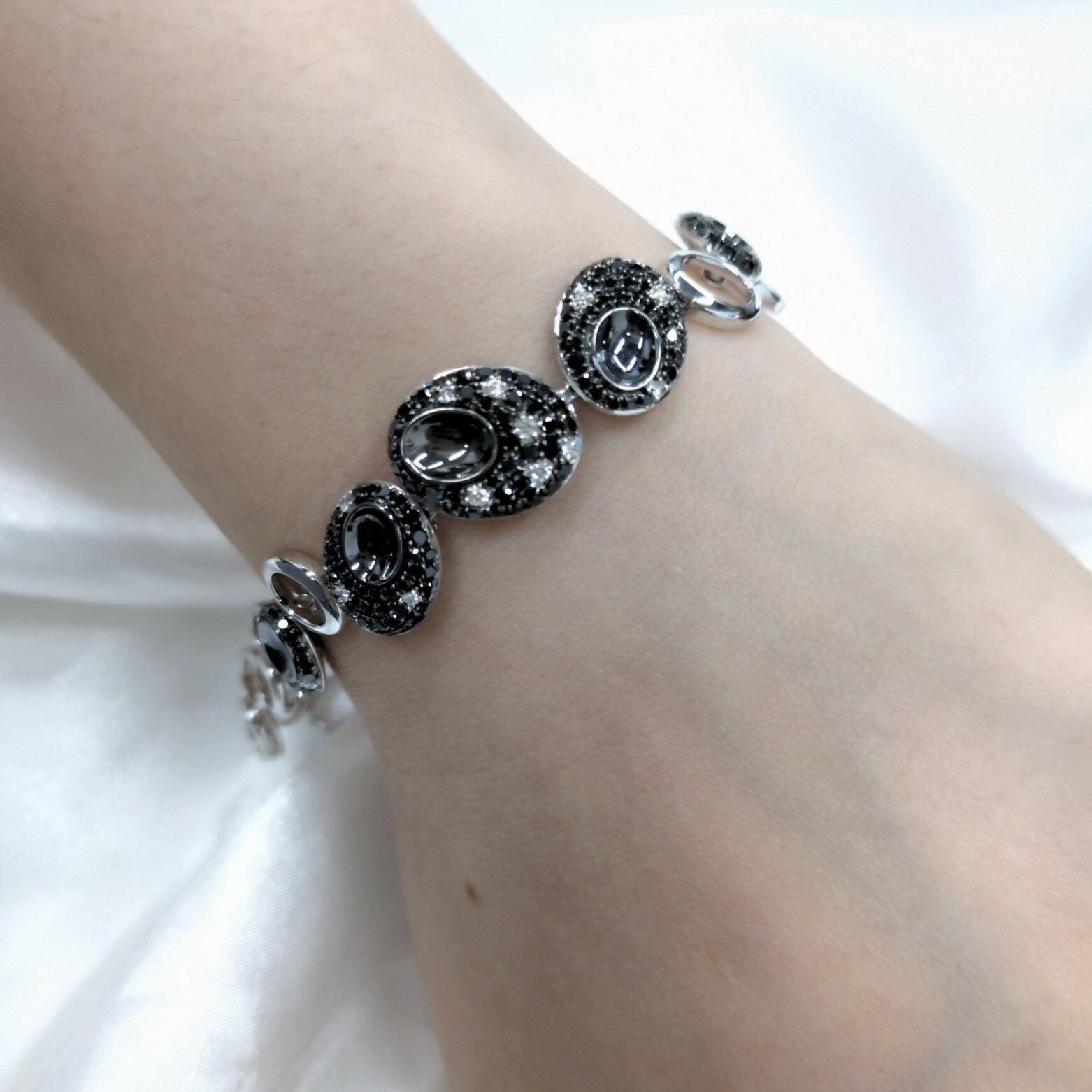 全新18K金1卡14份鑽石手鍊