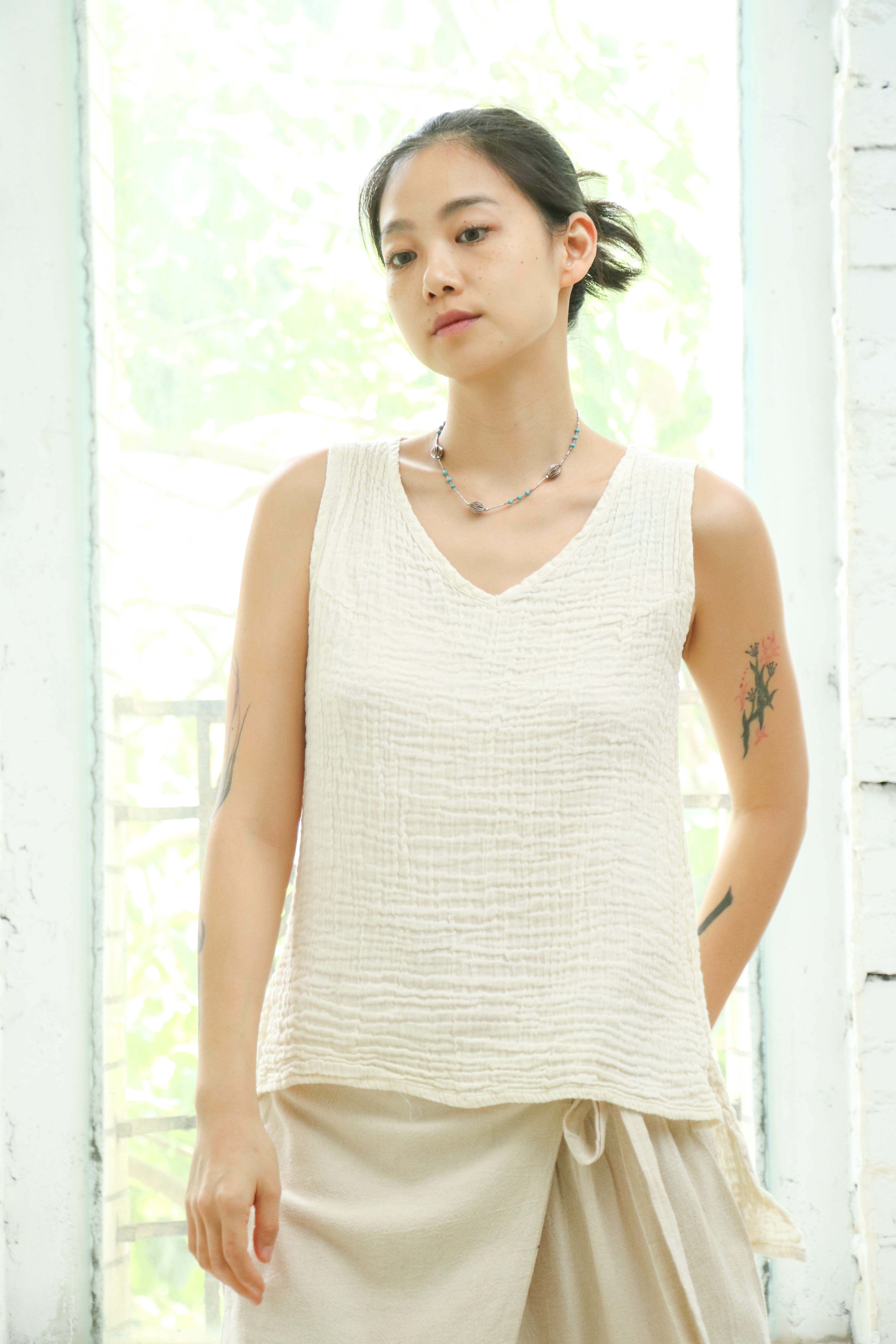 前短後長V領背心 / 雙層紗 米白