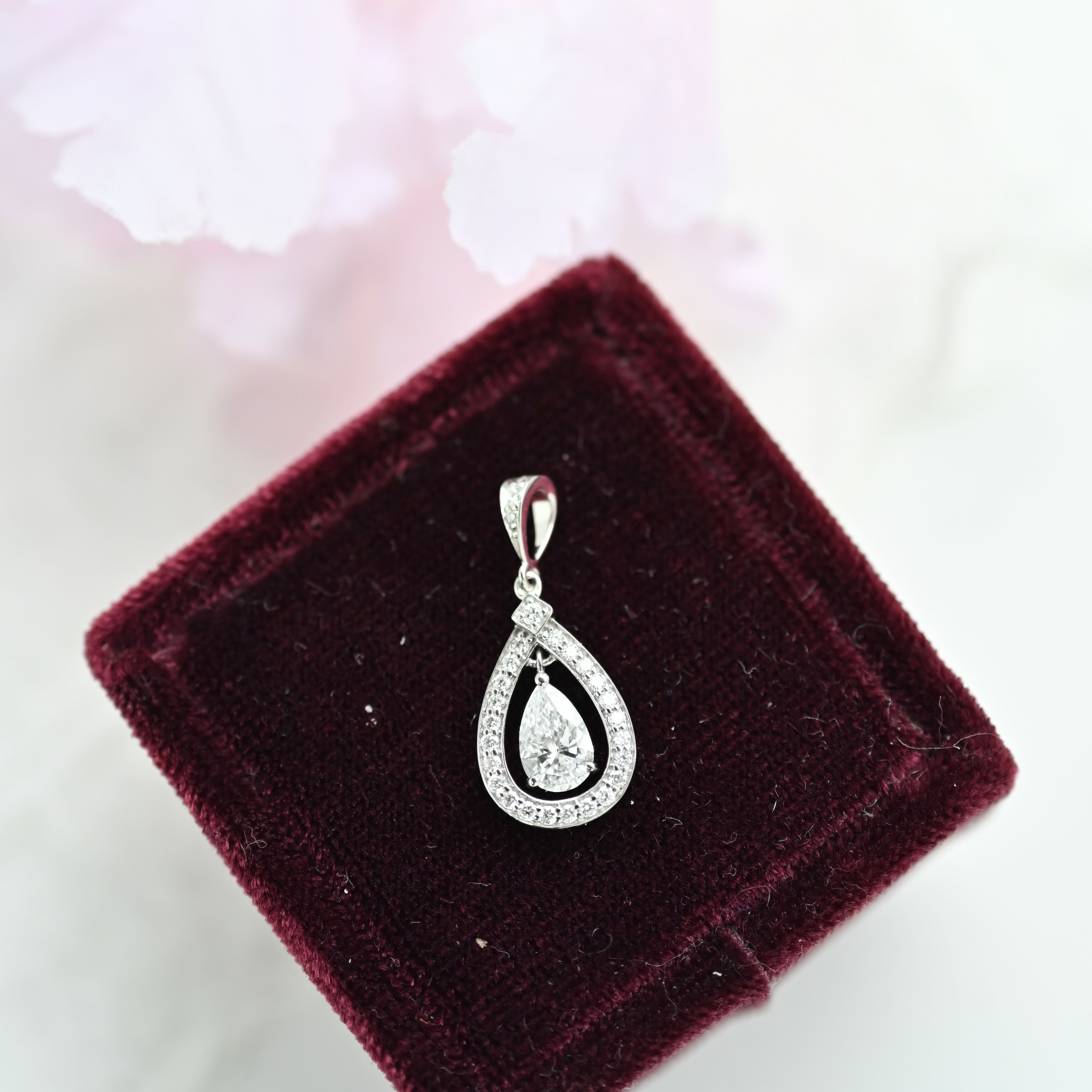18K Gotas Diamond Pendant