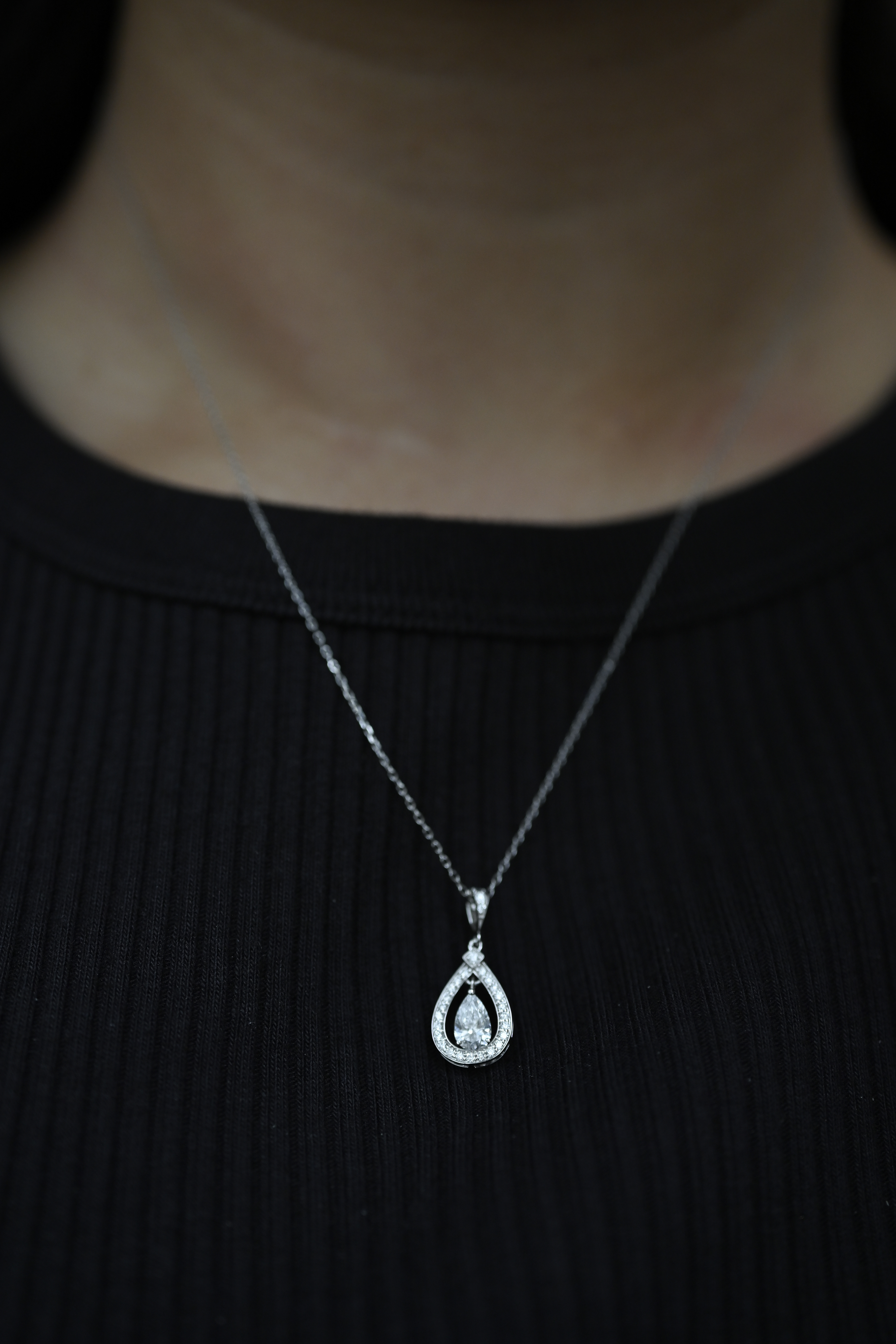 18K Gotas Diamond Pendant