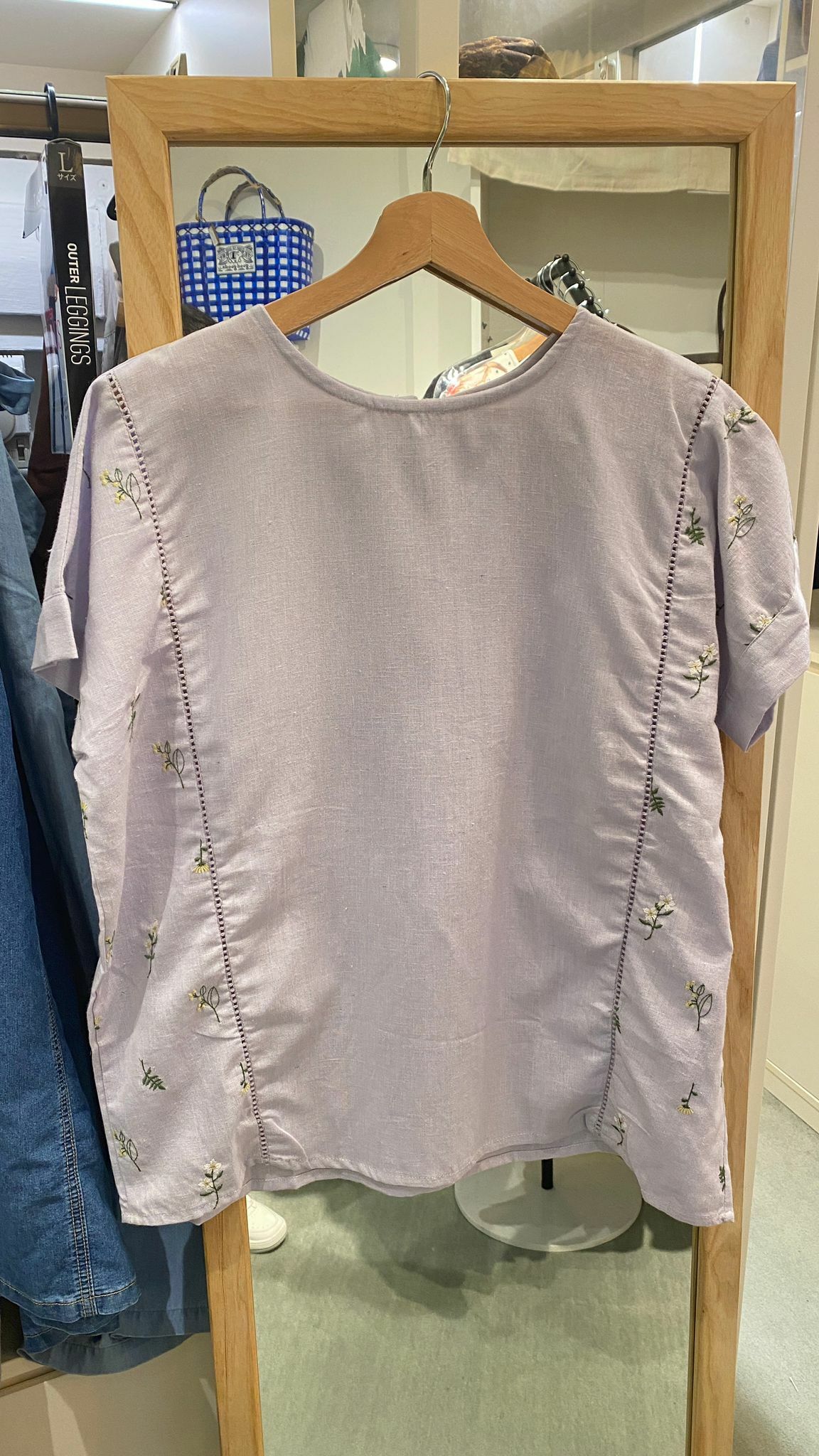 日系淺紫色袖邊有綉花襯衫