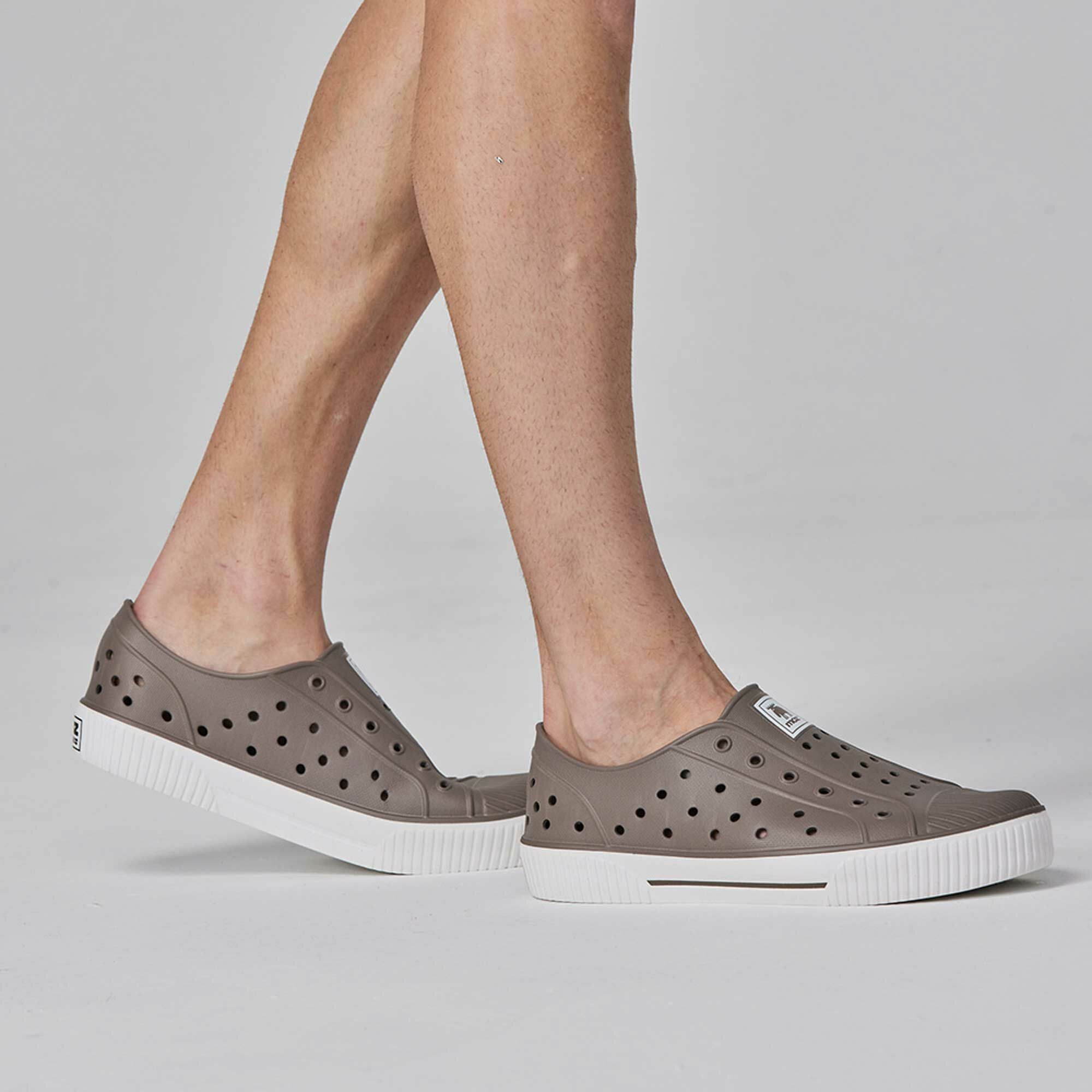 moz瑞典駝鹿雙色洞洞餅乾水鞋(巧克力) 全球首創舒適厚底防潑水