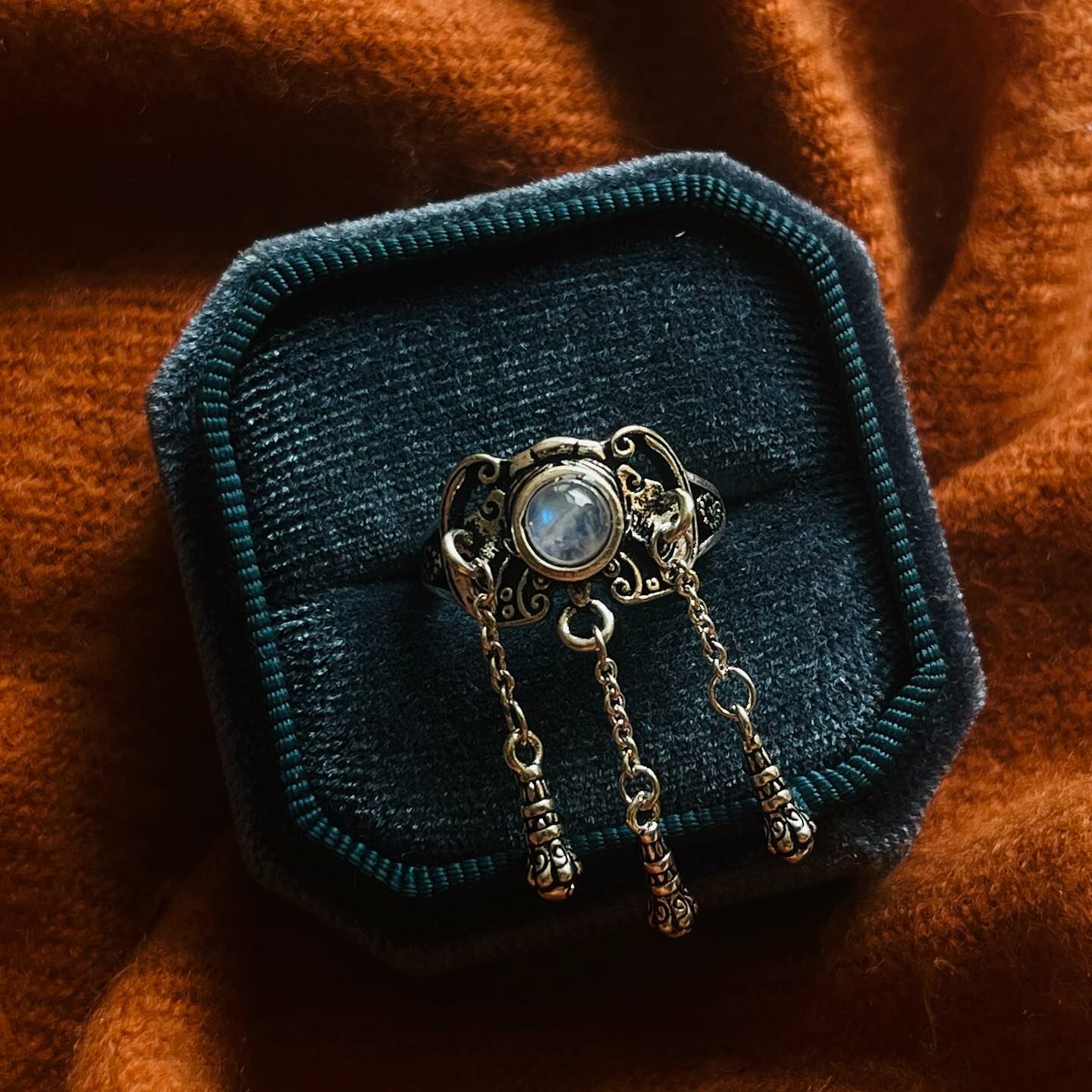 [原石] 月光石戒指 藏銀