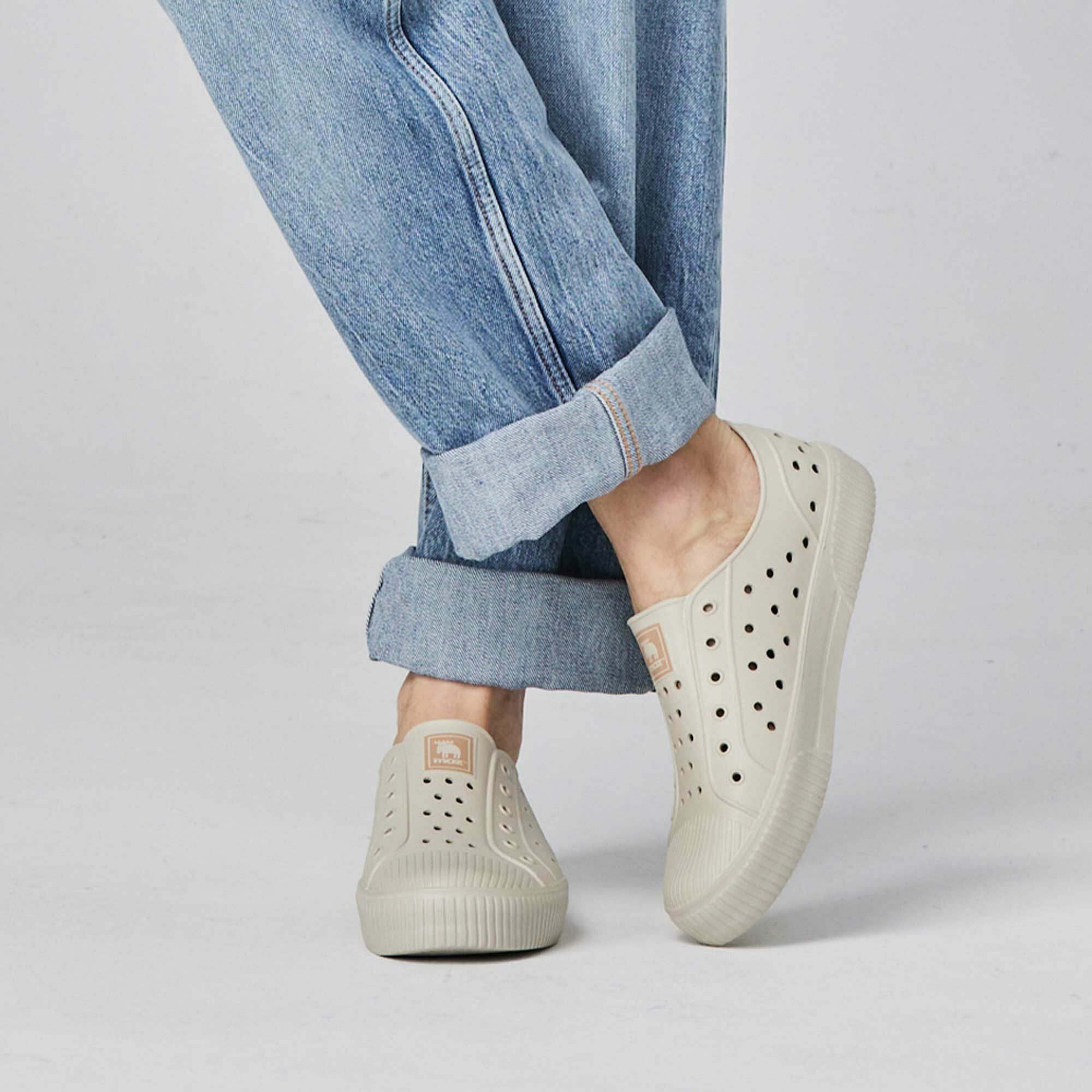 moz瑞典 駝鹿 洞洞餅乾水鞋 (奶油) 全球首創 舒適厚底 防潑水-附鞋扣