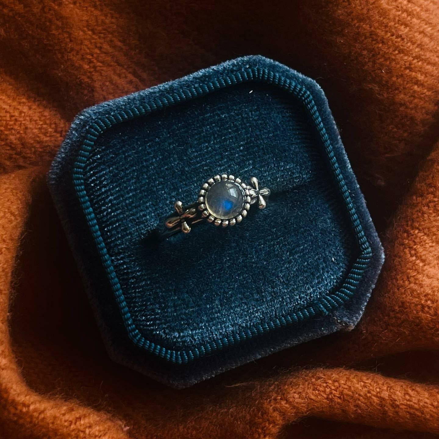 [原石] 拉長石 水晶戒指 藏銀