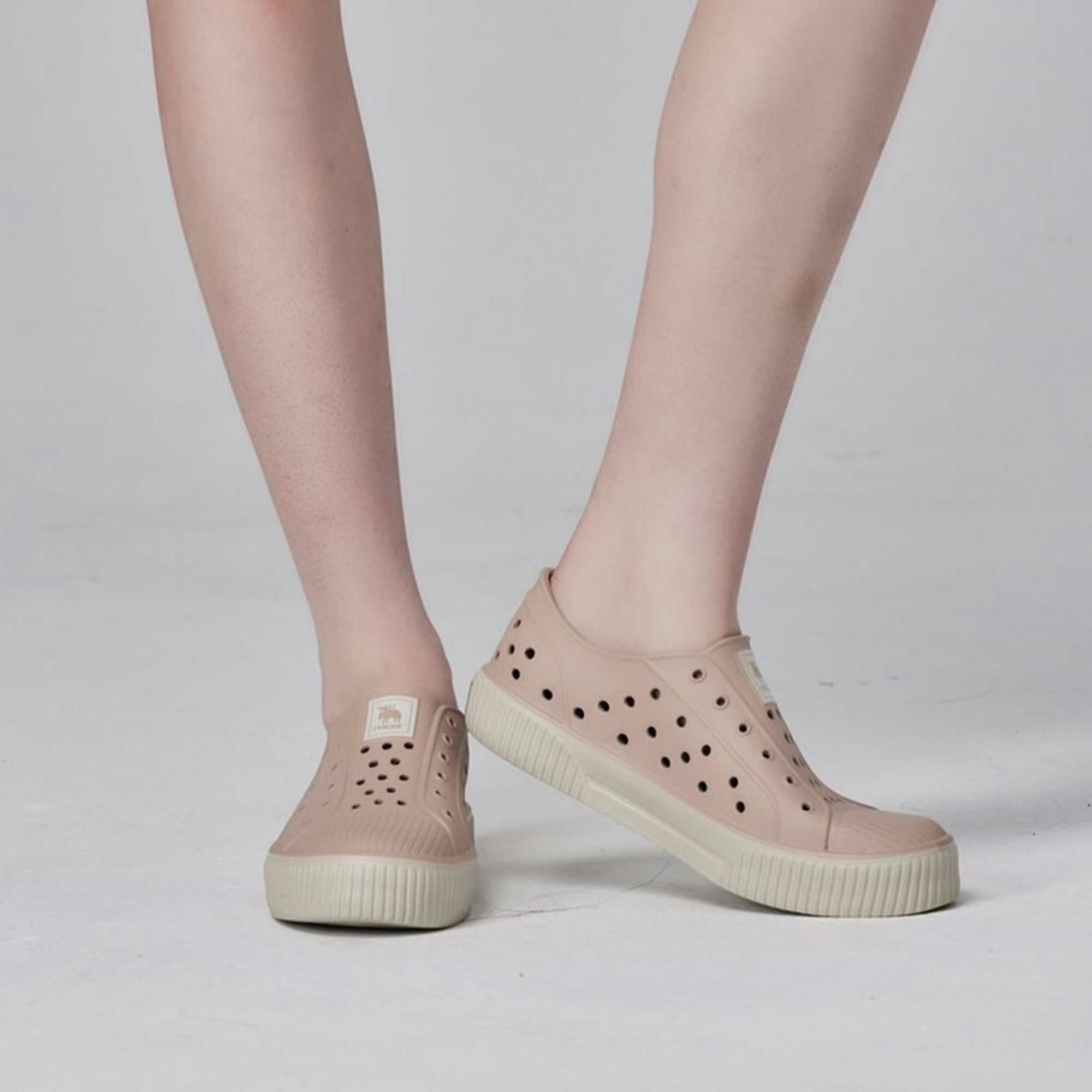 moz瑞典 駝鹿 雙色洞洞餅乾水鞋 (霧粉) 全球首創 舒適厚底 防潑水-附鞋扣