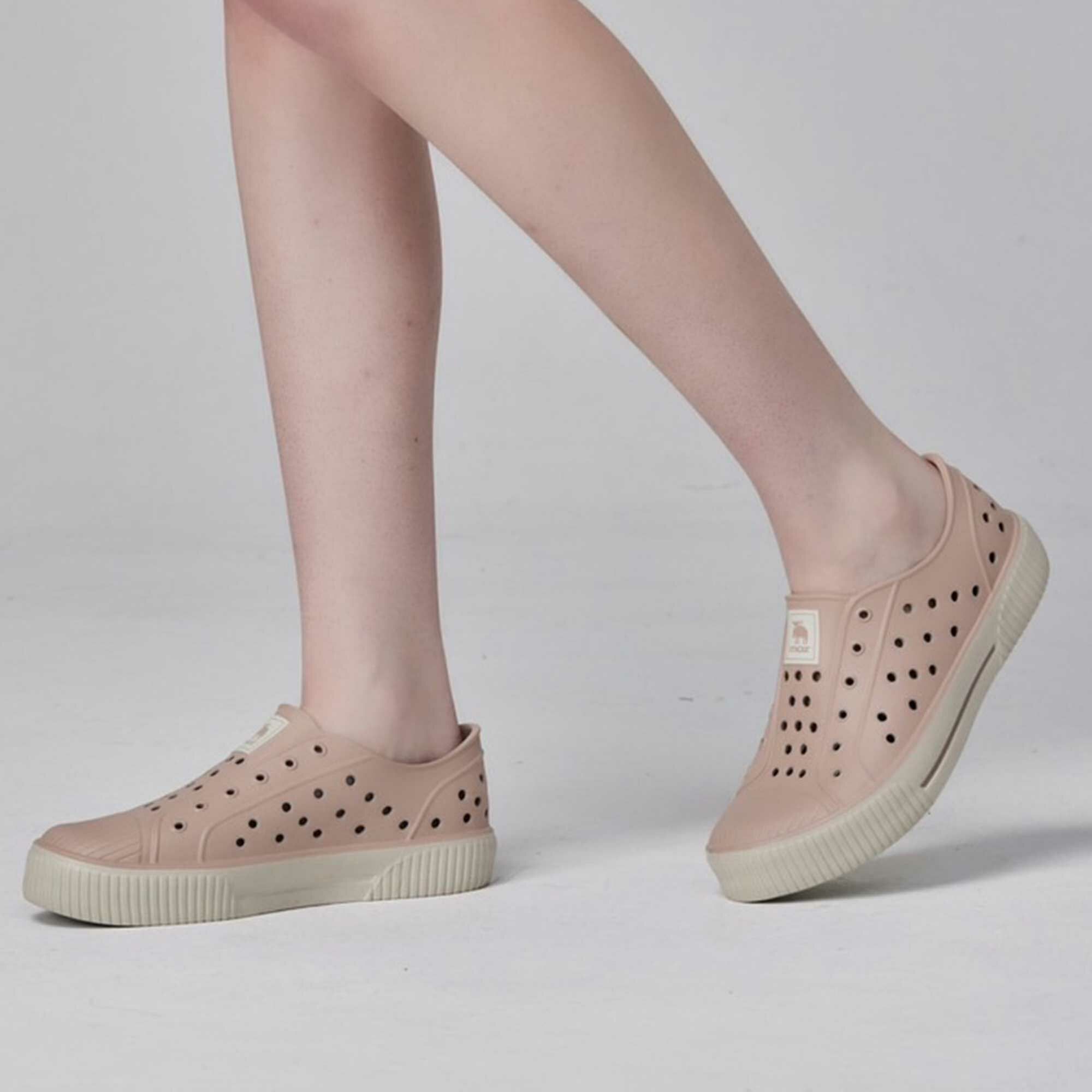 moz瑞典 駝鹿 雙色洞洞餅乾水鞋 (霧粉) 全球首創 舒適厚底 防潑水-附鞋扣