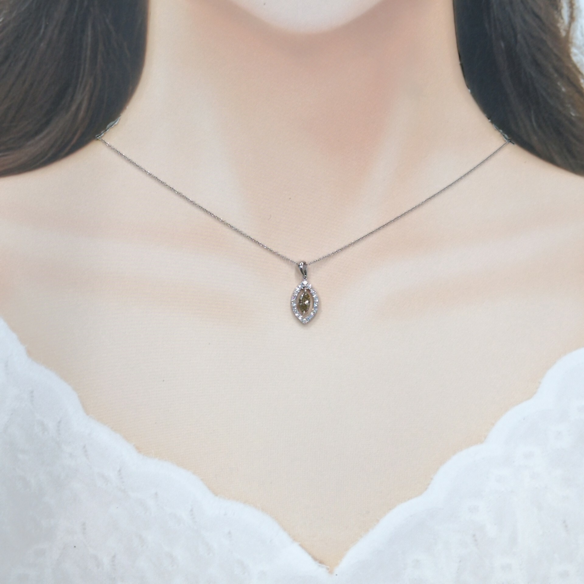 全新18K白金【單粒42份香檳色欖尖形彩鑽】配小鑽共67份鑽石吊墜