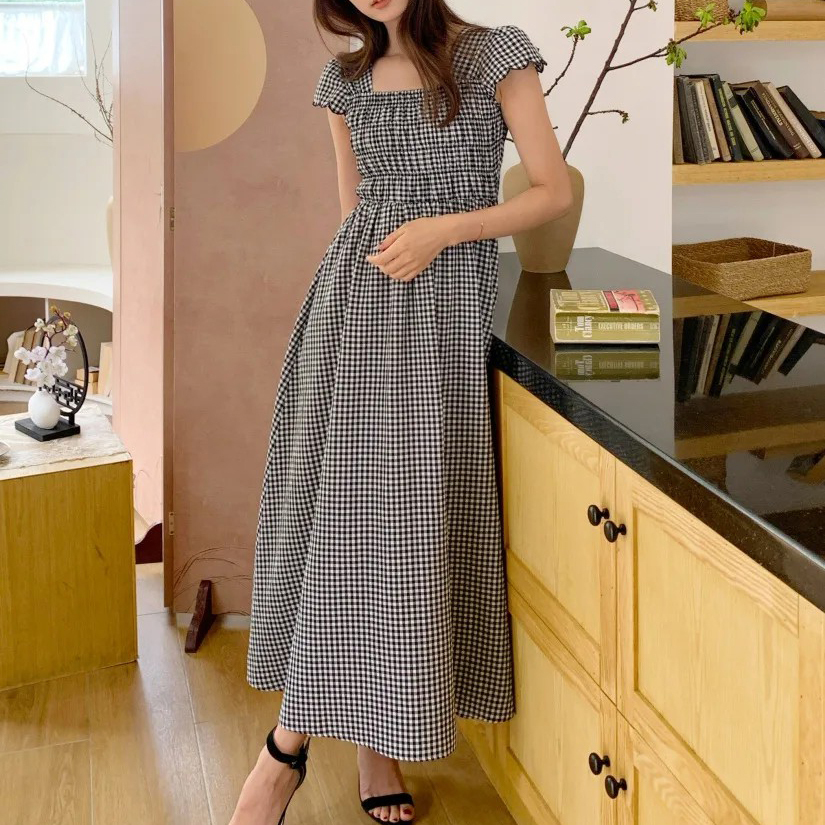 黑白小格紋荷葉袖方領收腰傘擺長洋裝S-M (Elegant & Love)