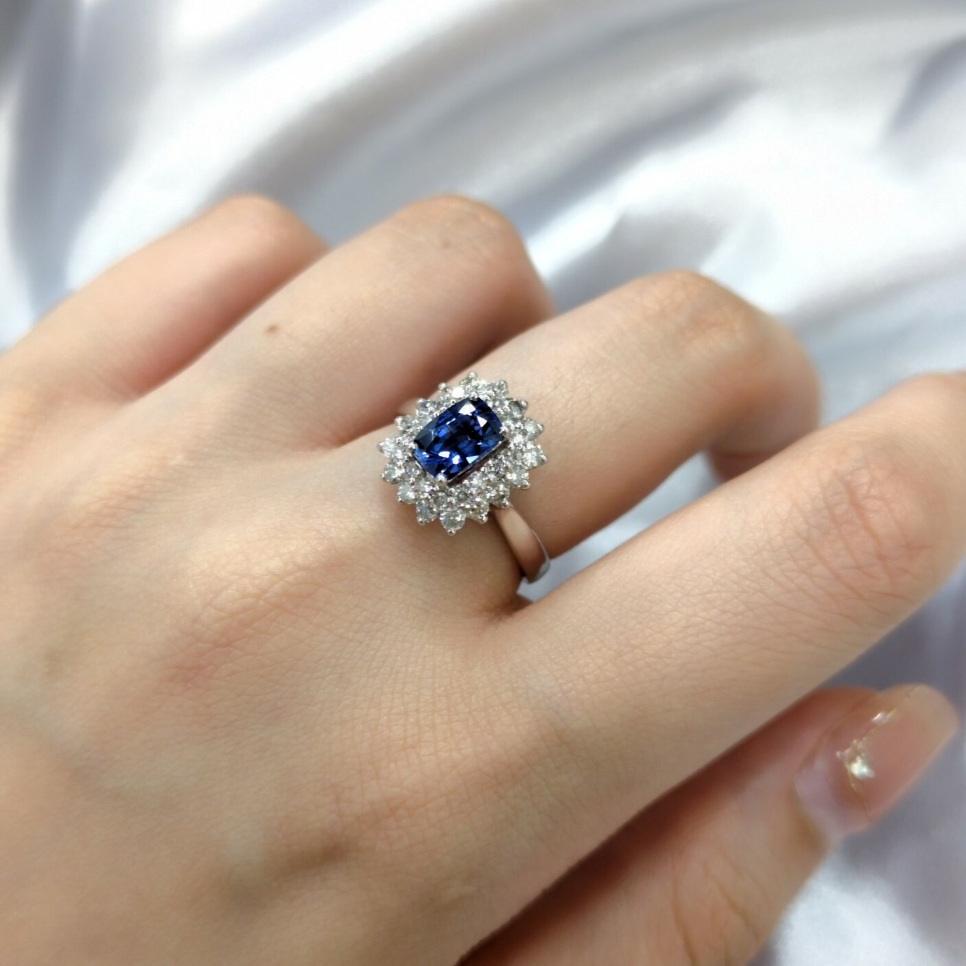 18K White Gold 0.94ct Sapphire and Diamond Ring
