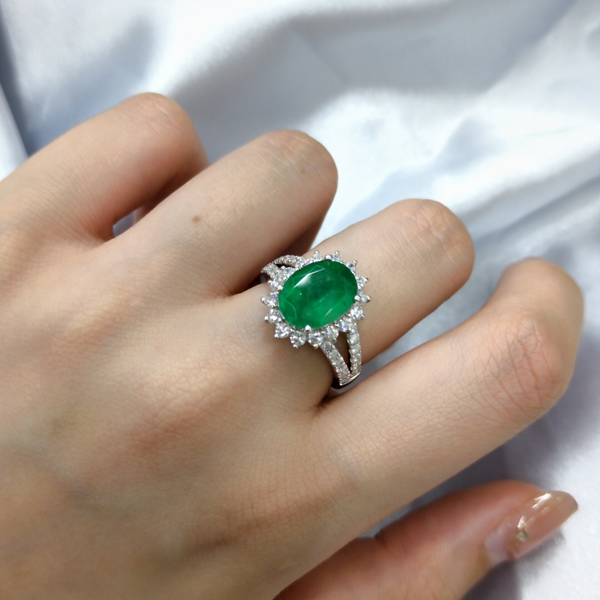 18K White Gold 2.78ct Emerald and Diamond Ring
