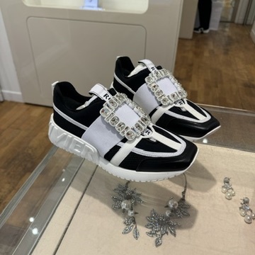 Roger Vivier RV viv go strass sneakers black/white