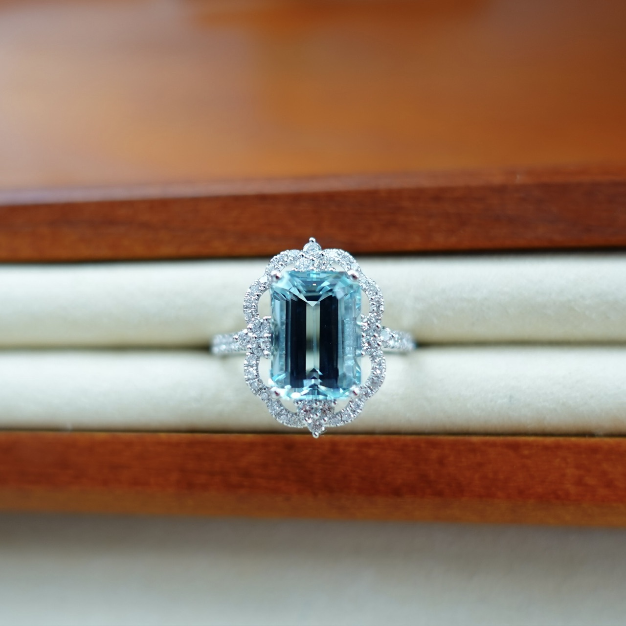 3.05ct海藍寶石18K金鑽石戒指 (帶GUILD證書)