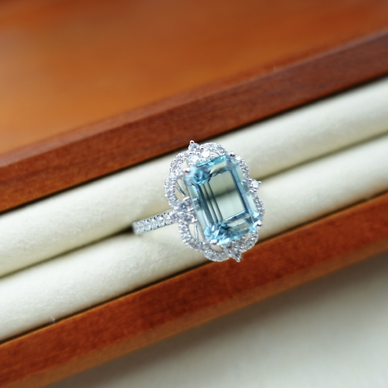 3.05ct海藍寶石18K金鑽石戒指 (帶GUILD證書)