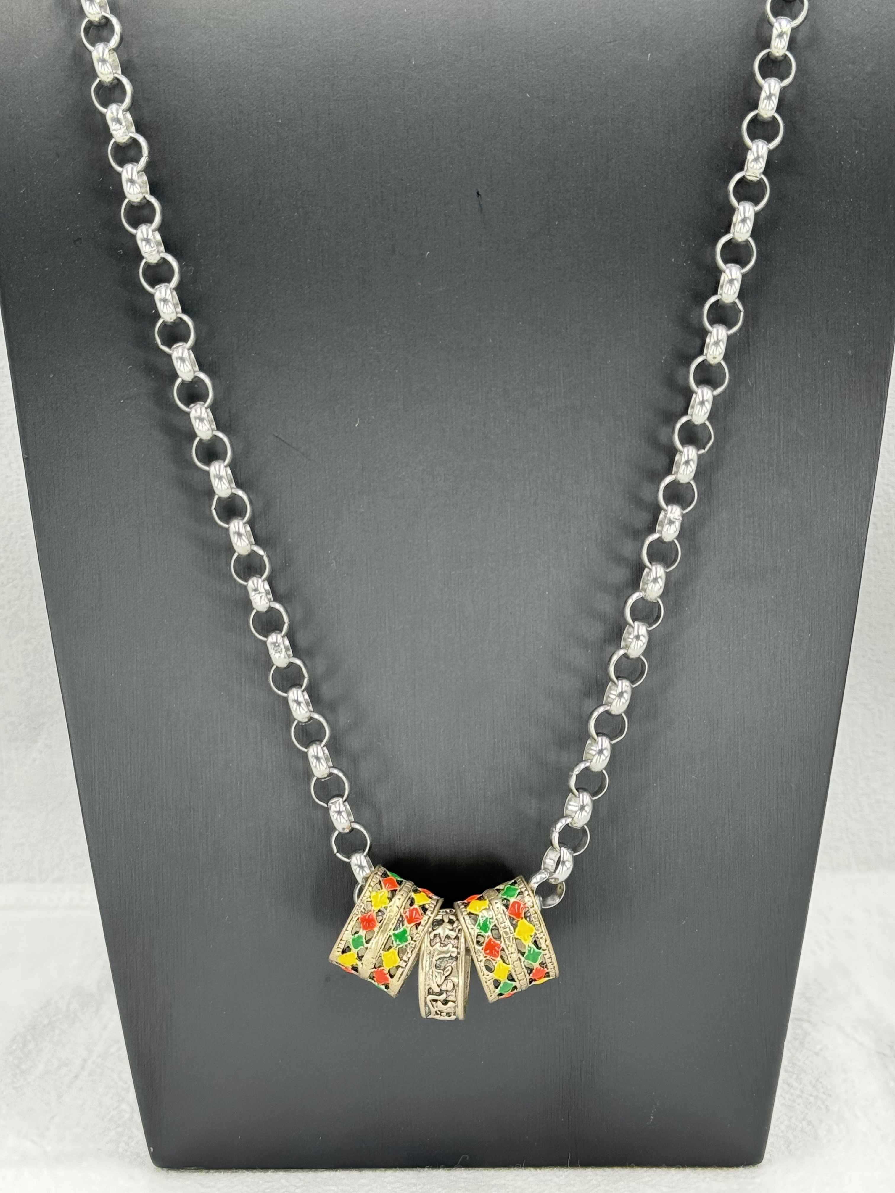 達姑亮紅黃綠三個戒90cm