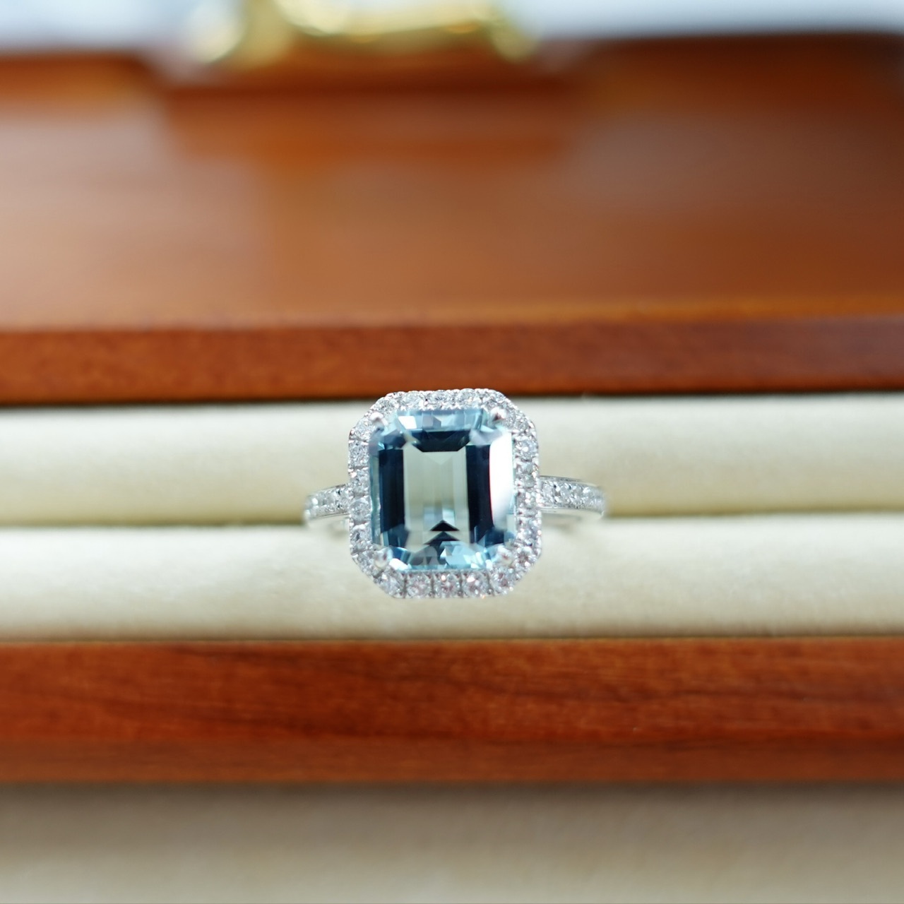 海藍寶18K金鑽石戒指 (帶GUILD證書)