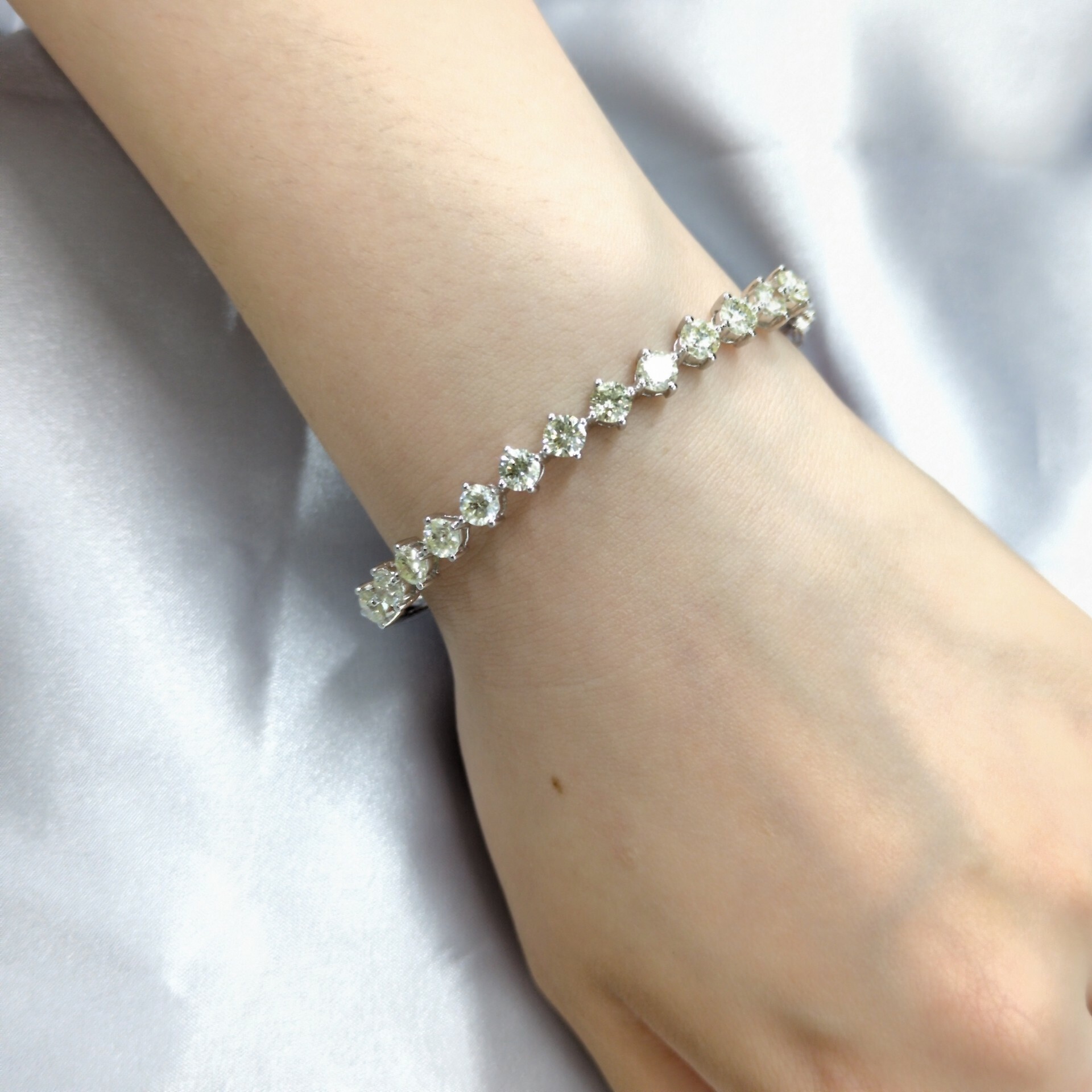 全新18K白金3卡57份鑽石手鈪