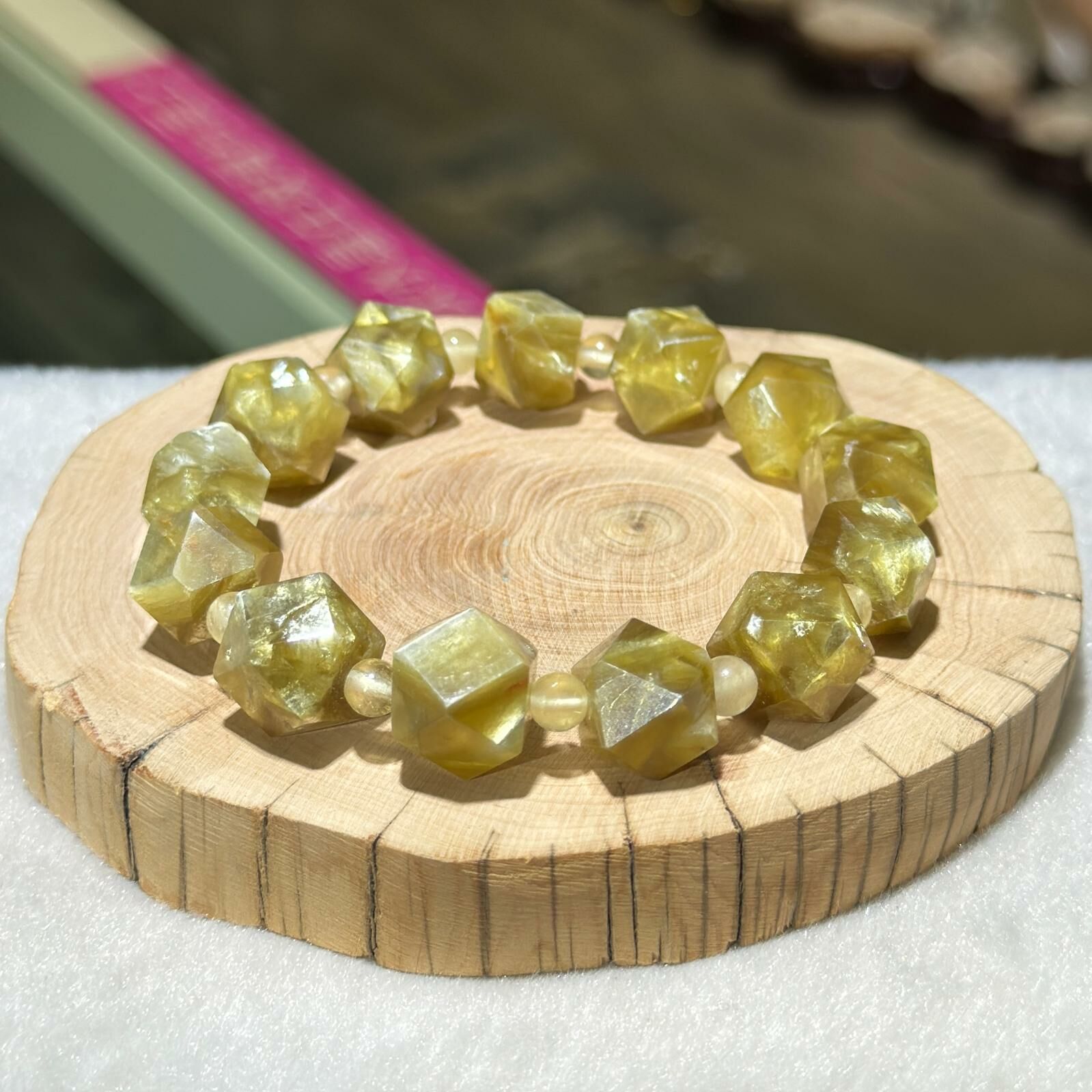 黃金雲母八角手串 11.5 mm +/-