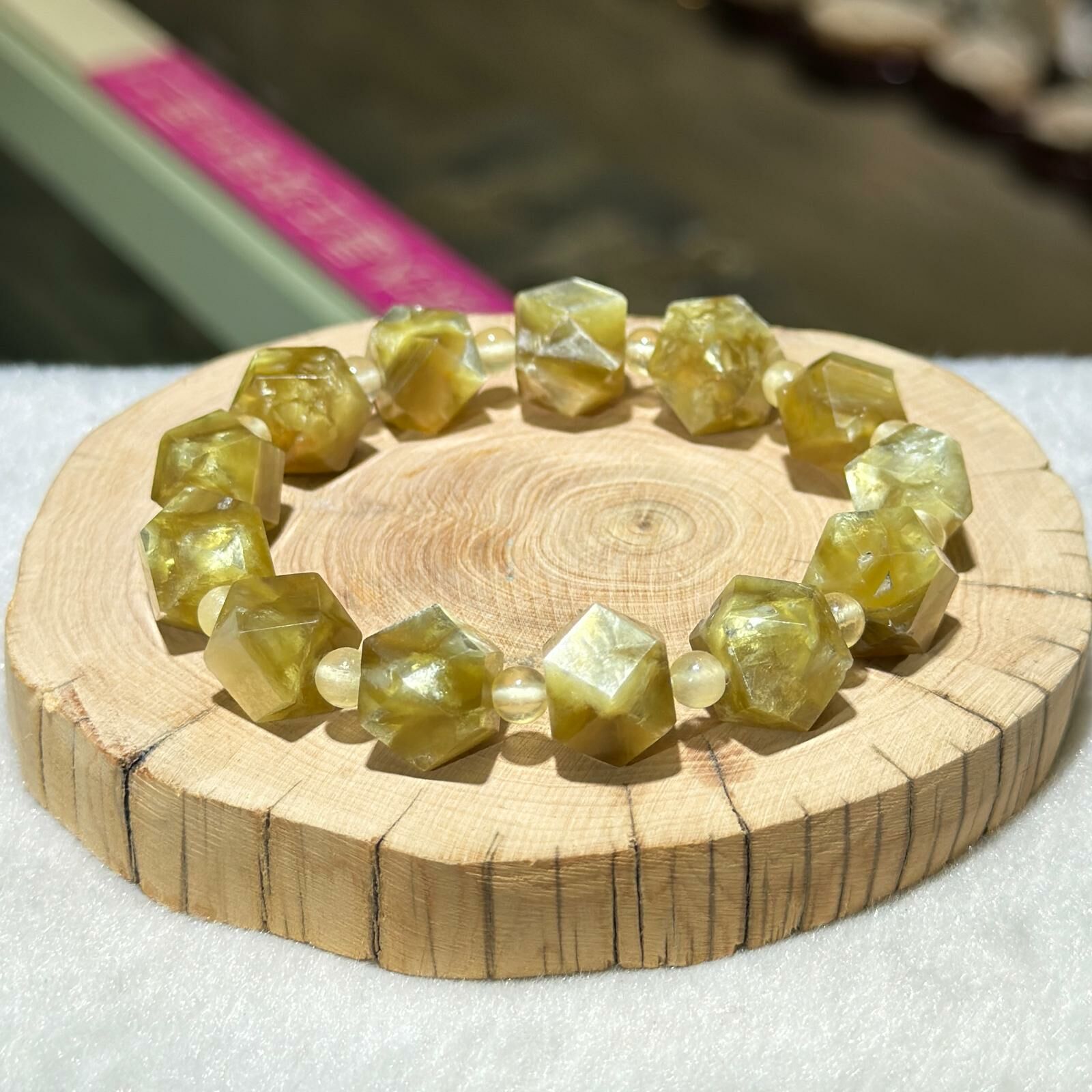 黃金雲母八角手串 11.5 mm +/-