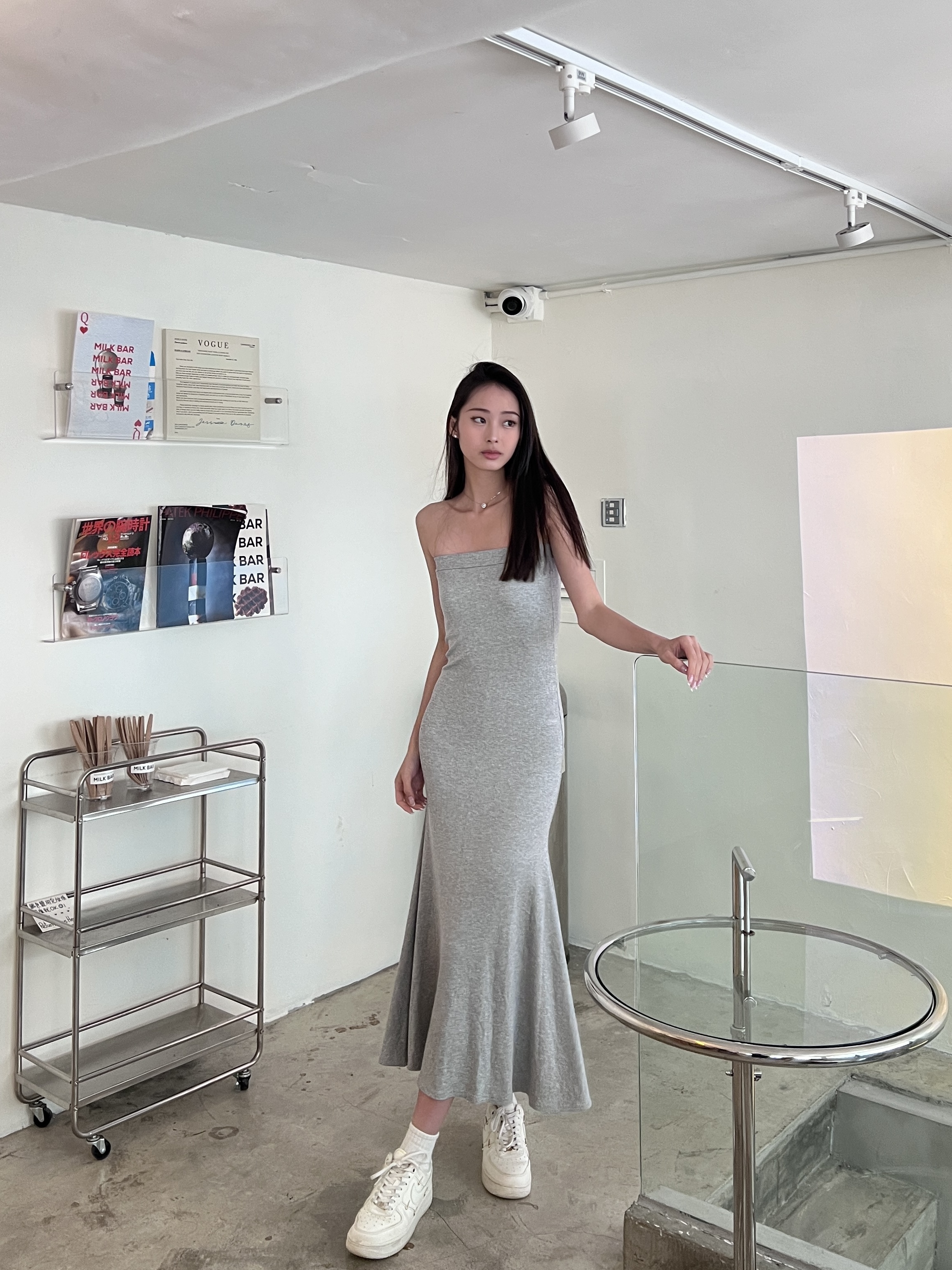 彈性抹胸休閒魚尾長裙(連pad)〈灰色/黑色〉