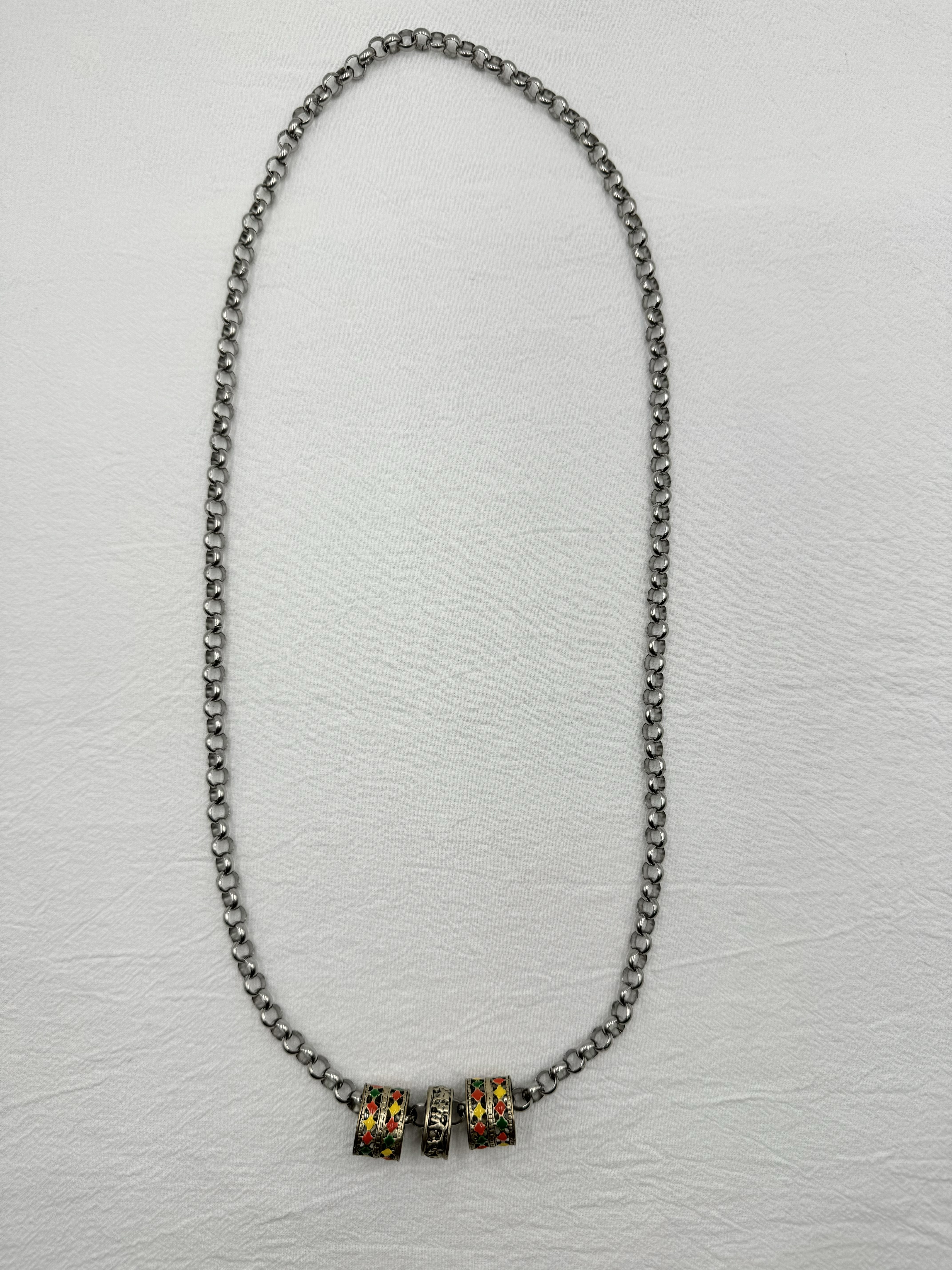 達姑亮紅黃綠三個戒90cm