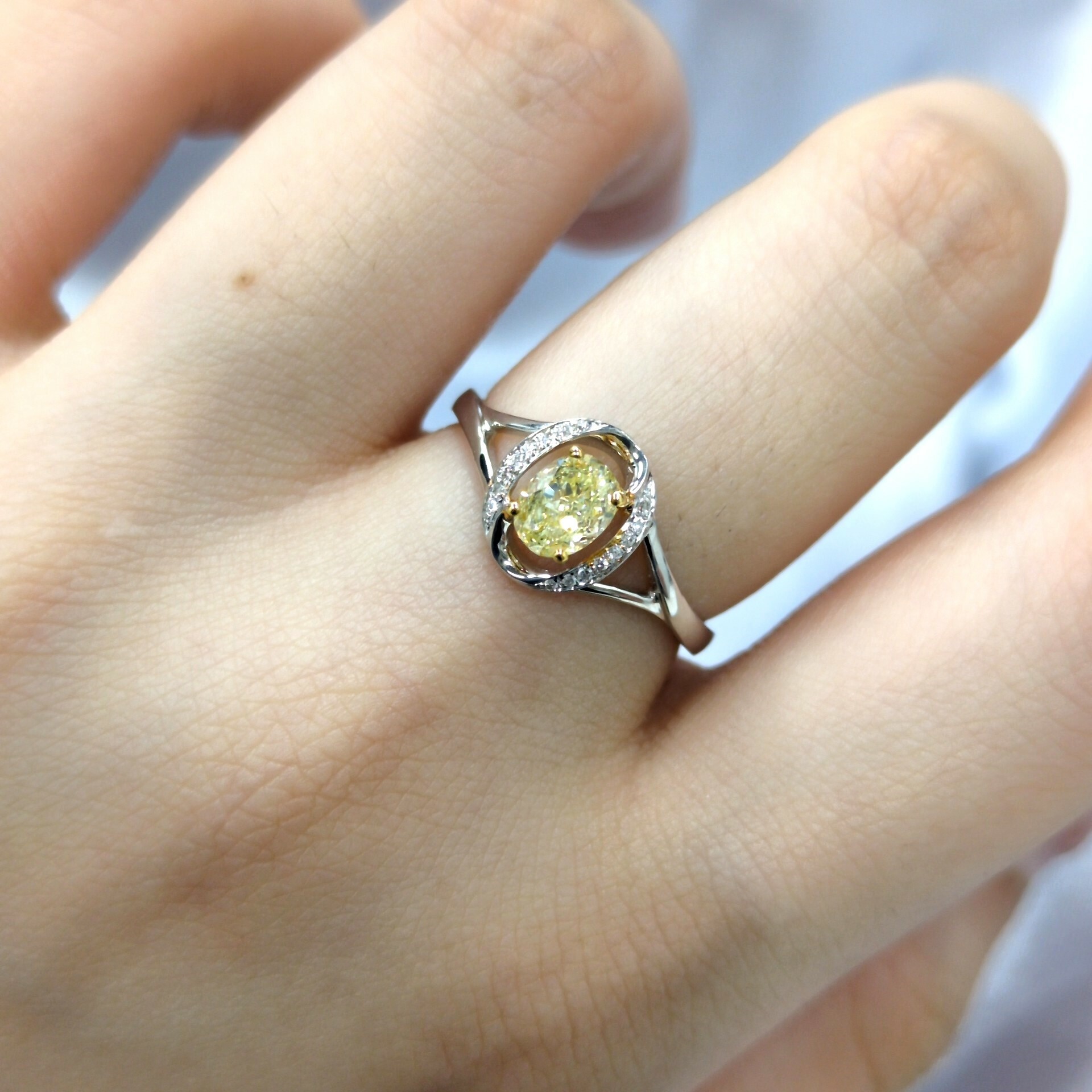 18K Gold 0.55ct Fancy Yellow Oval Cut Diamond Ring