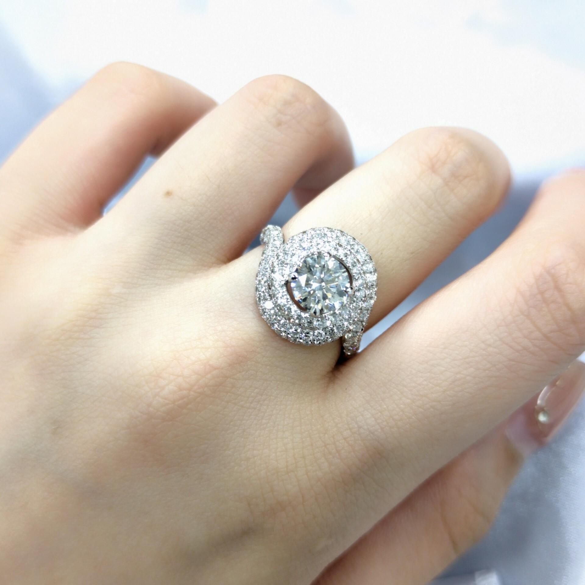 18K White Gold 2.72ct Diamond Ring