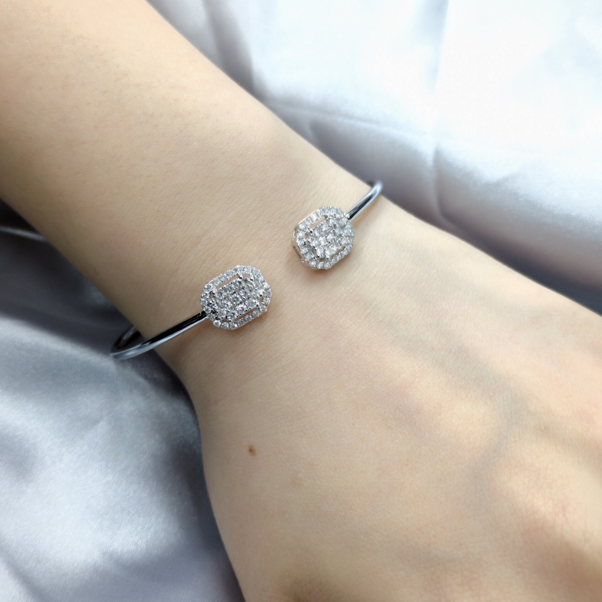 全新18K白金70份鑽石手鈪